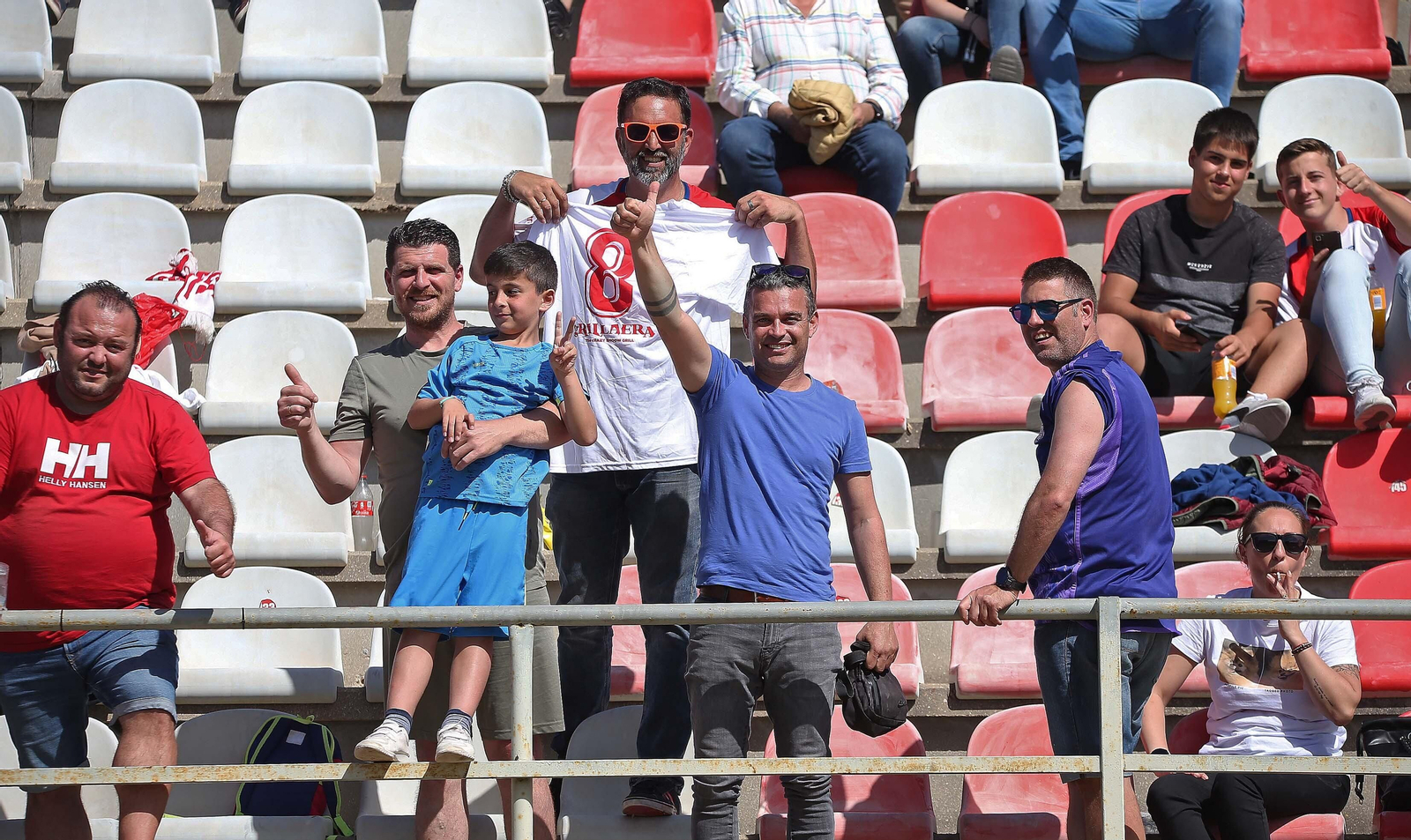 Fotos de la afición durante el Algeciras - San Fernando en el Nuevo Mirador
