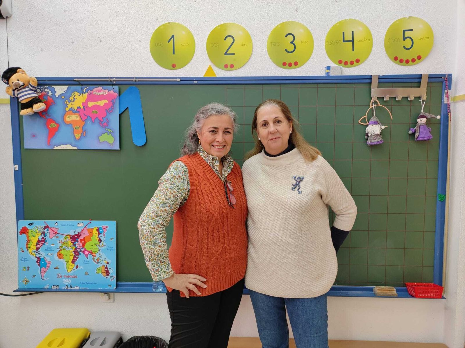 Loli Marín y Teresa Malo de Molina, en una de las aulas de Infantil del CEIP Reggio