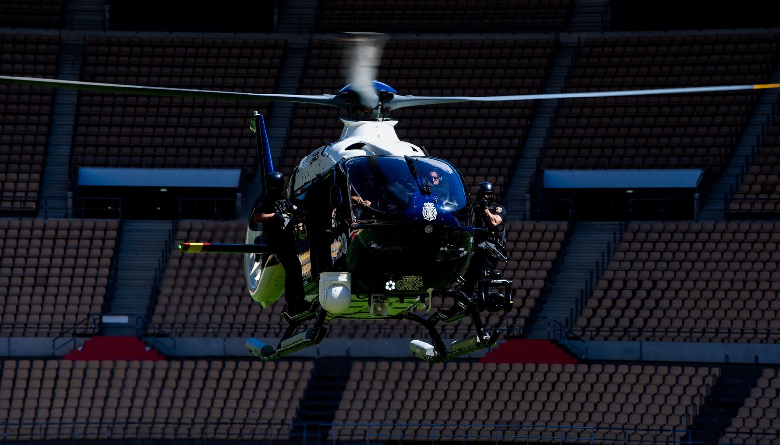 La exhibición policial con participación de la Unidad Aérea, Guías Caninos y Caballería, en imágenes