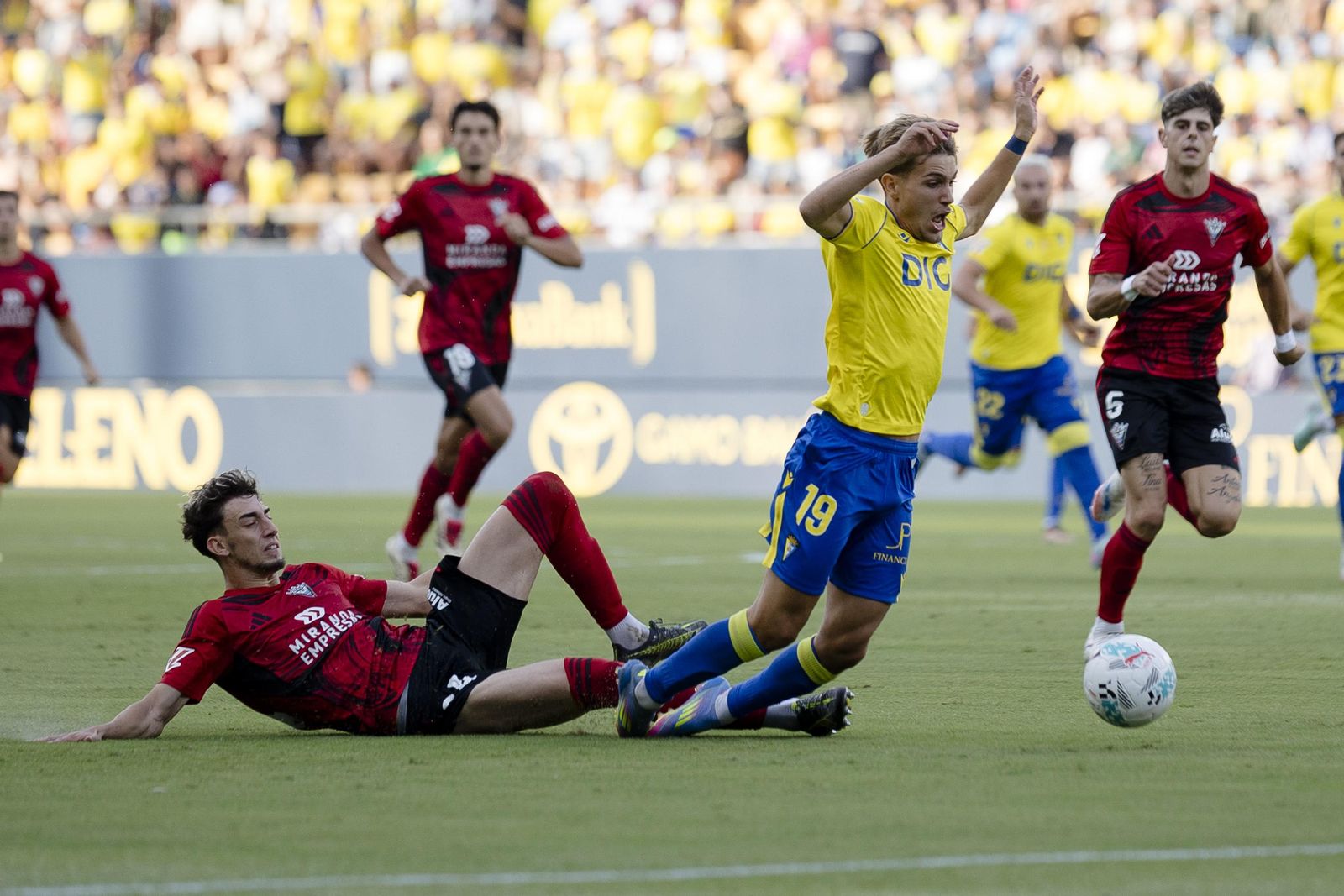 Búscate en las imágenes del primer partido del Cádiz CF- Mirandés