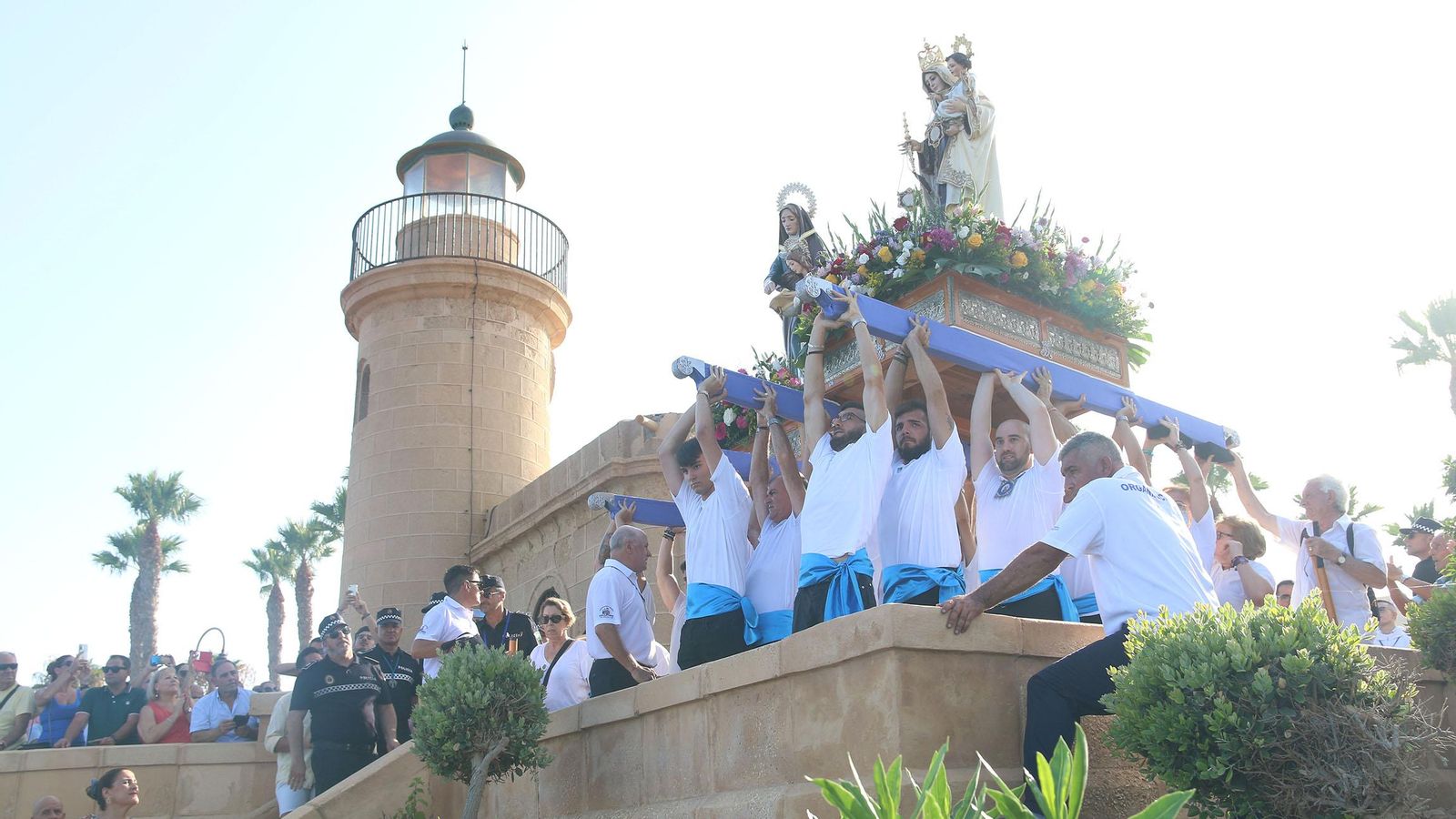 Procesión en las fiestas de Santa Ana, en Roquetas de Mar. Procesión en las fiestas de Santa Ana, en Roquetas de Mar.