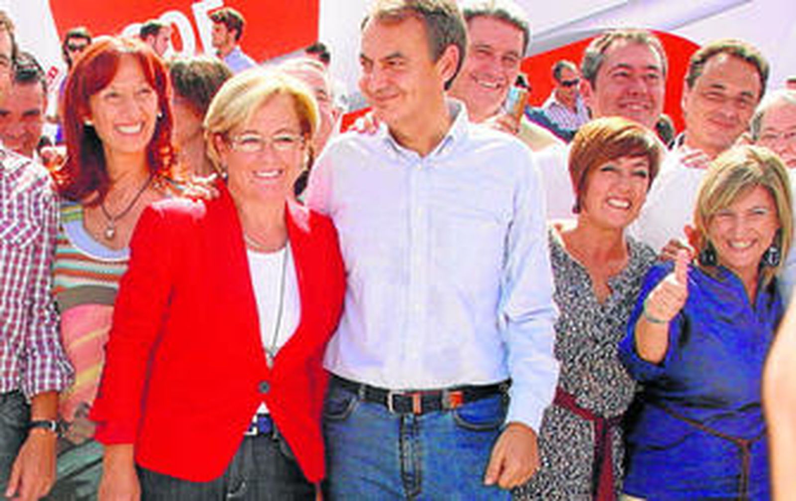 Marta Meléndez aparece con otros candidatos andaluces junto a Rodríguez Zapatero en el acto del sábado.