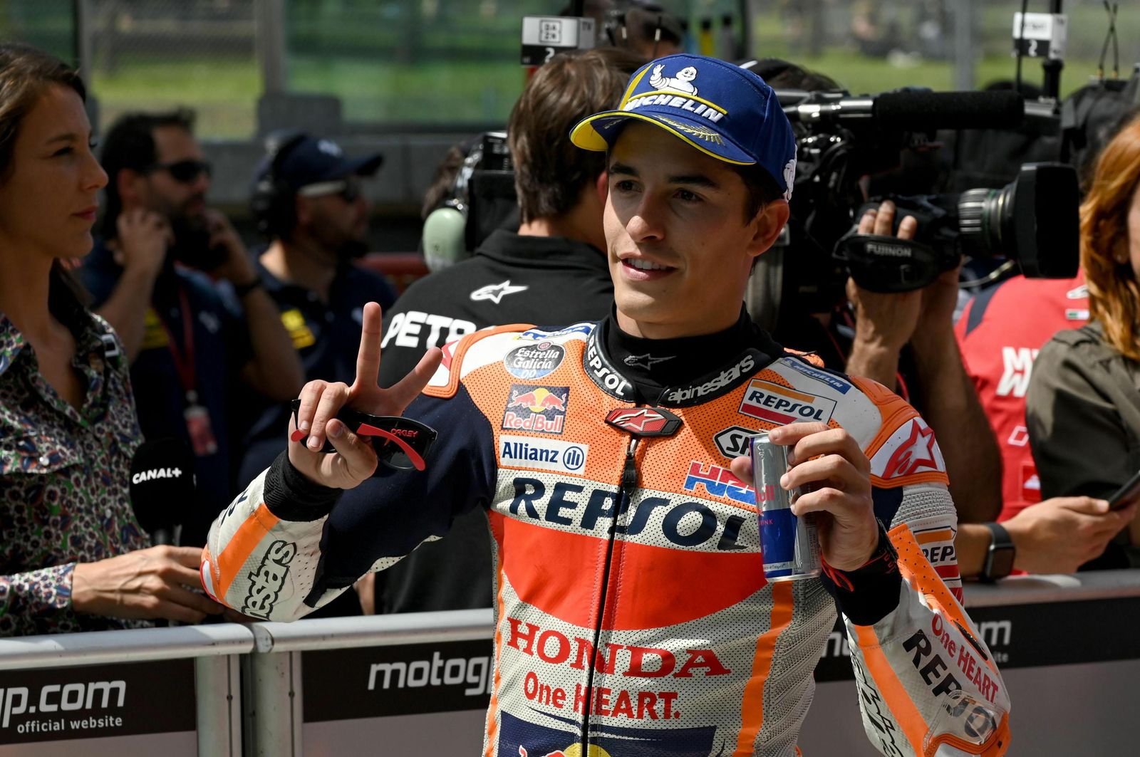 Marc Márquez celebra la 'pole' en el GP de Italia.