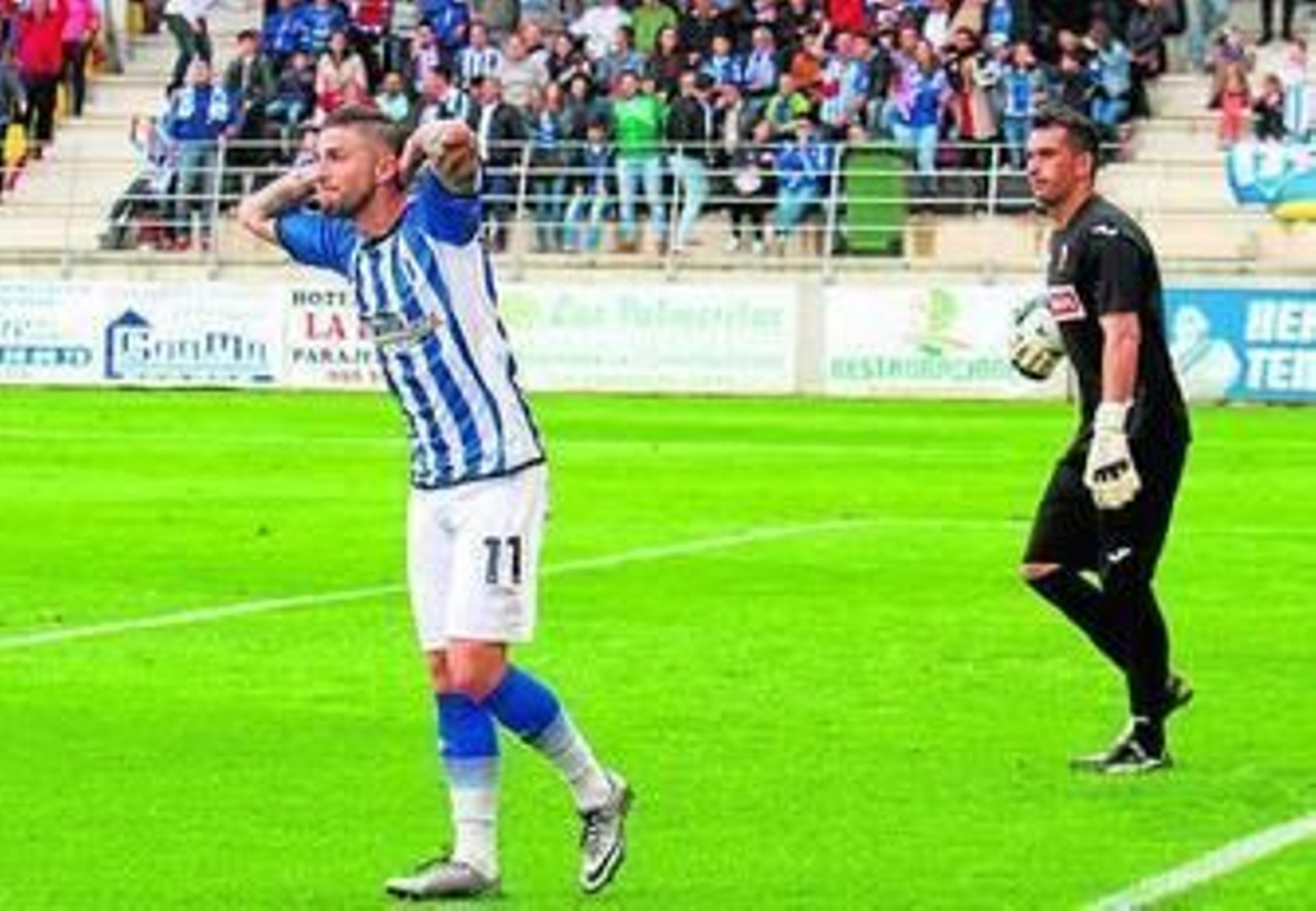 Antonio Domínguez se lamenta tras fallar una ocasión de gol en Lepe.