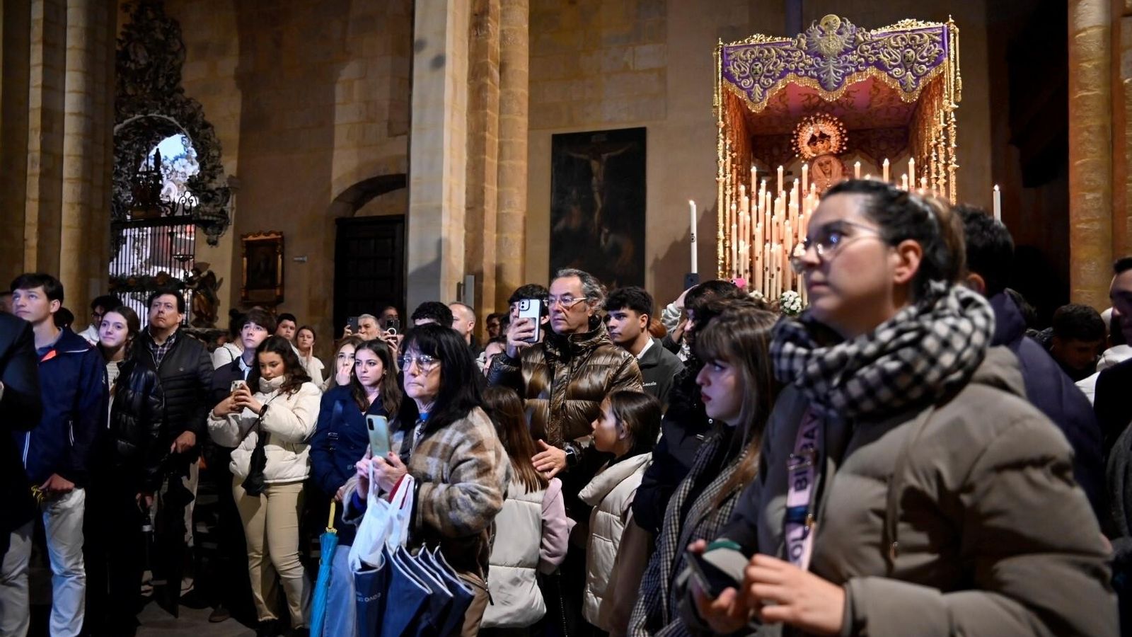 Visita a la basílica de San Pedro, a los titulares de la Misericordia.
