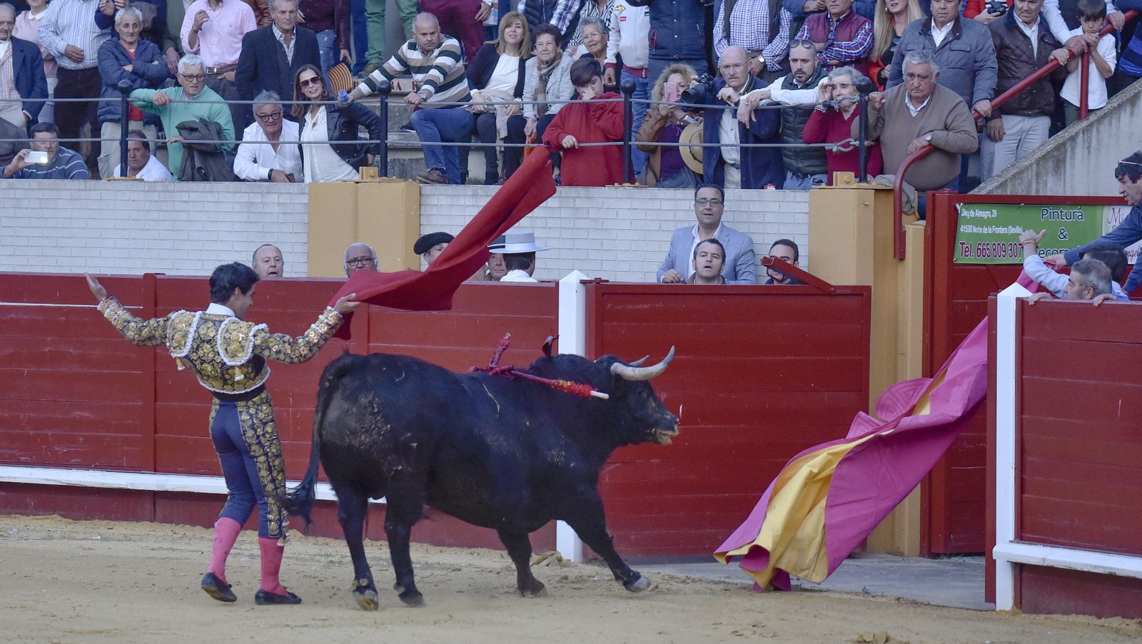 Las imágenes de la corrida en Morón con la reaparición de Jesulín de Ubrique