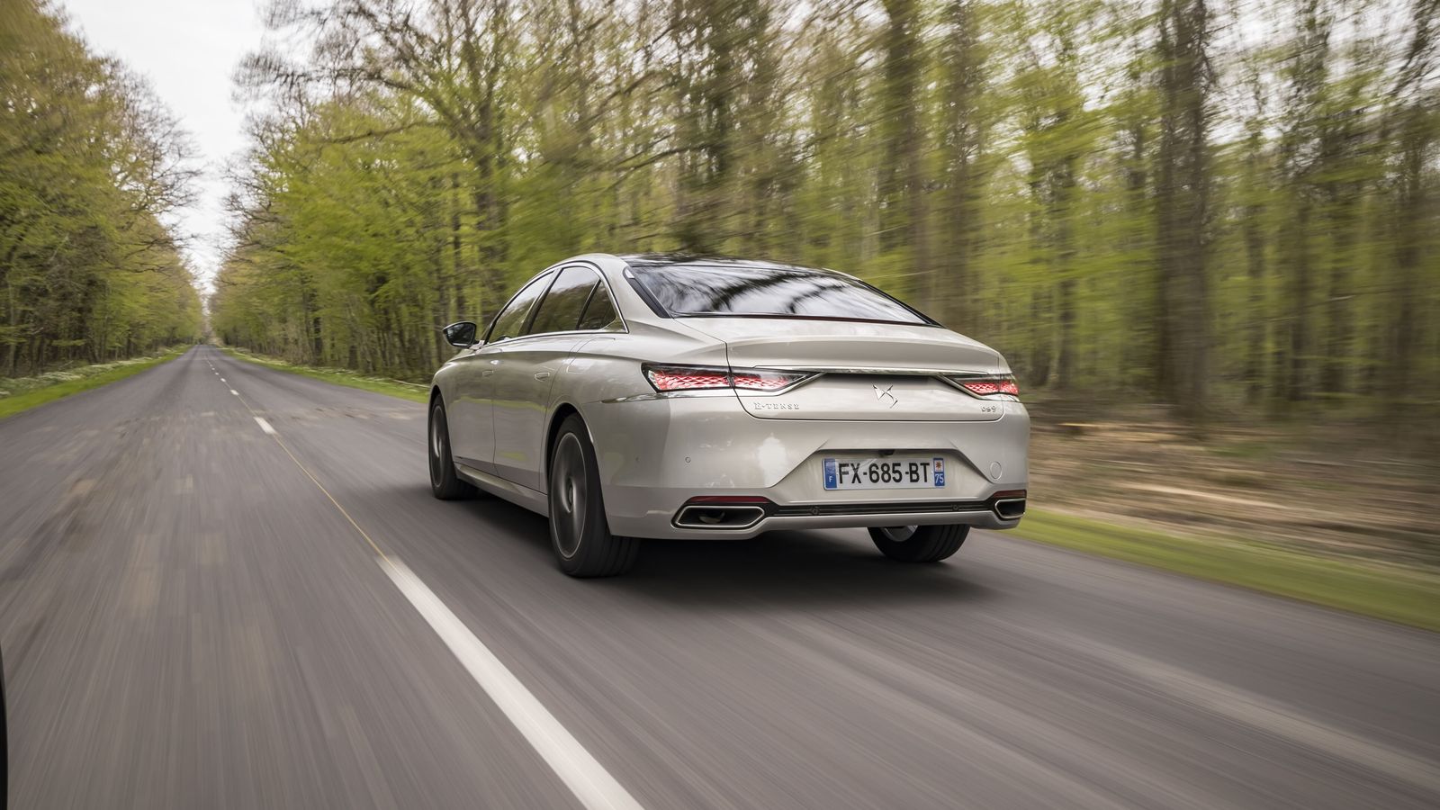 Sin versiones Diesel, la gama la componen una con motor de gasolina y tres con sistemas de propulsión híbridos enchufables, entre ellas las de 360 CV y con tracción a las cuatro ruedas.