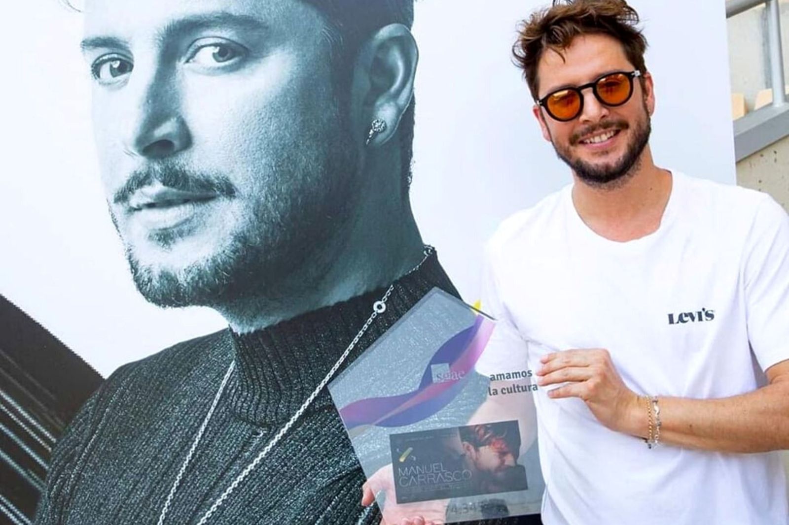 La SGAE entrega un reconocimiento a Manuel Carrasco por hacer historia en Sevilla