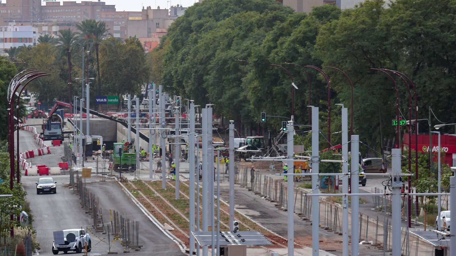 El mayor tajo de obra se centra en acabar las vías del túnel de San Francisco Javier a Ramón y Cajal.
