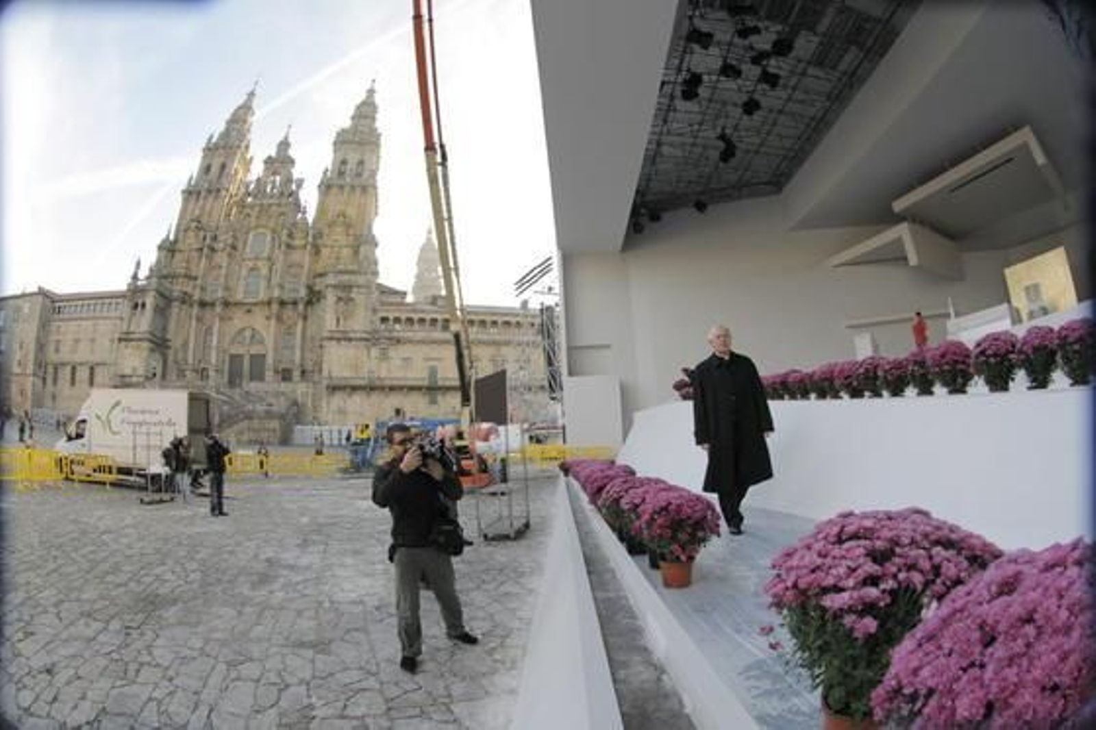 Santiago se prepara para acoger a Benedicto XVI.

Foto: EFE