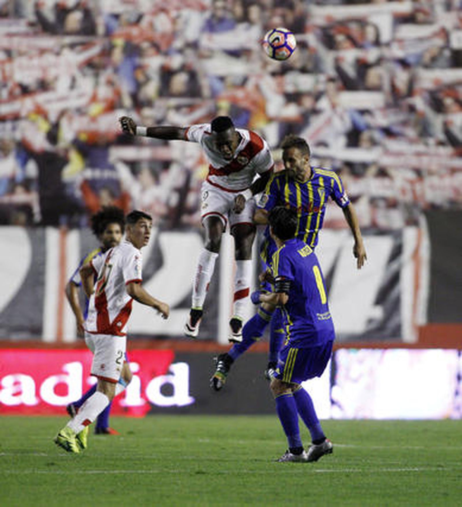 El Cádiz, sin intensidad ni ideas, ofrece una penosa imagen en Vallecas (3-0)

Foto: LOF