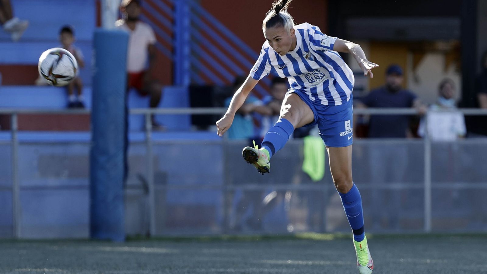 Pasillo y victoria del Málaga CF Femenino ante el Almería (1-0)