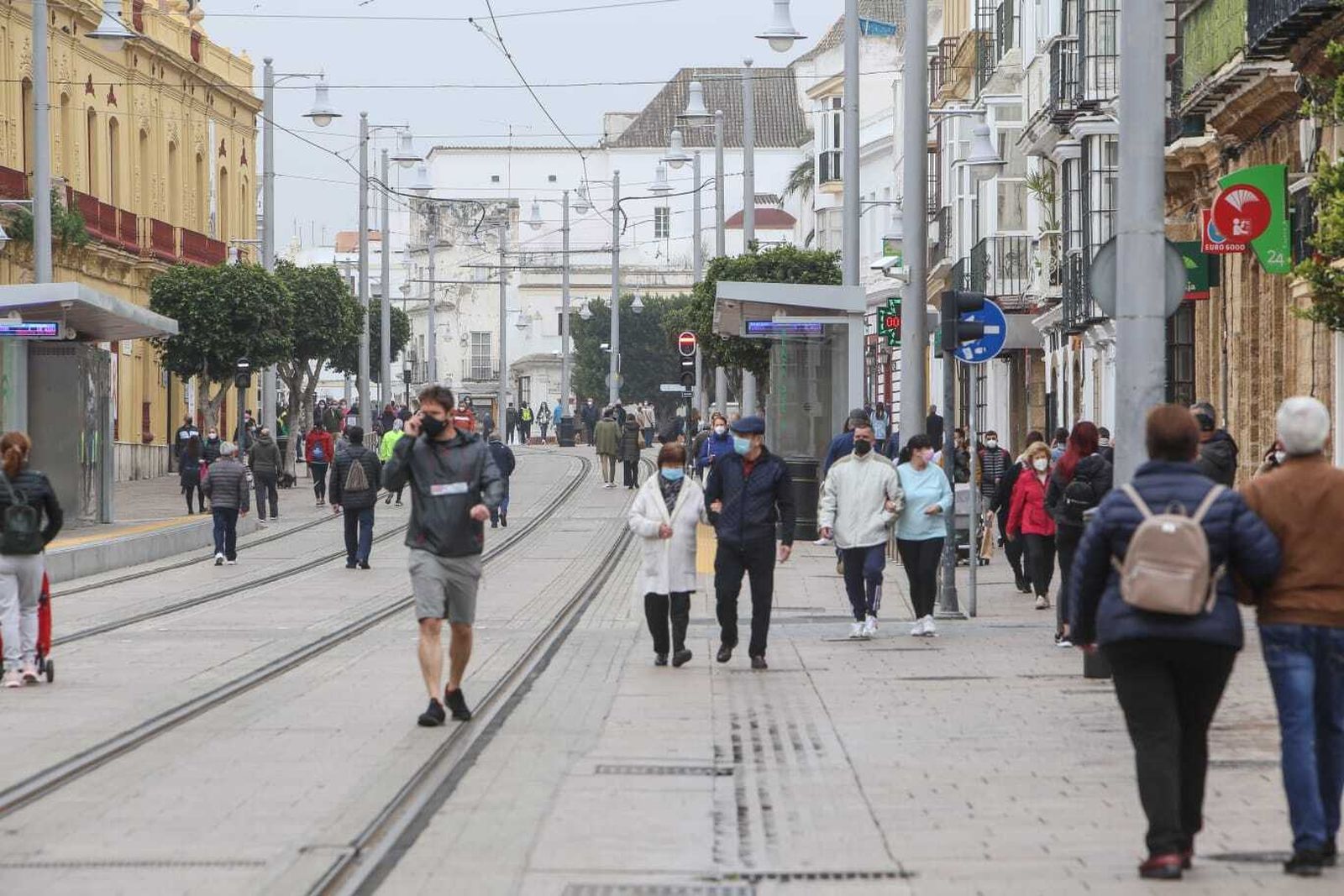 Ciudadanos por la calle Real, en una imagen de archivo.