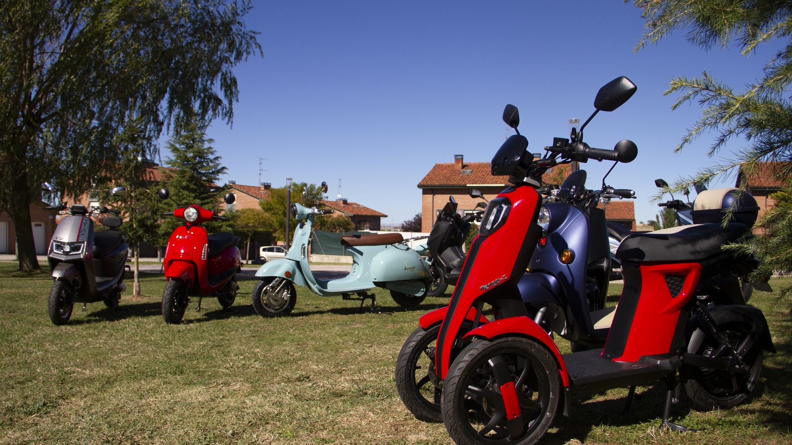 De motos de tres ruedas a otras de aire retro, pasando por modelos de aspecto más moderno. Los modelos de Invicta están fabricados en China.