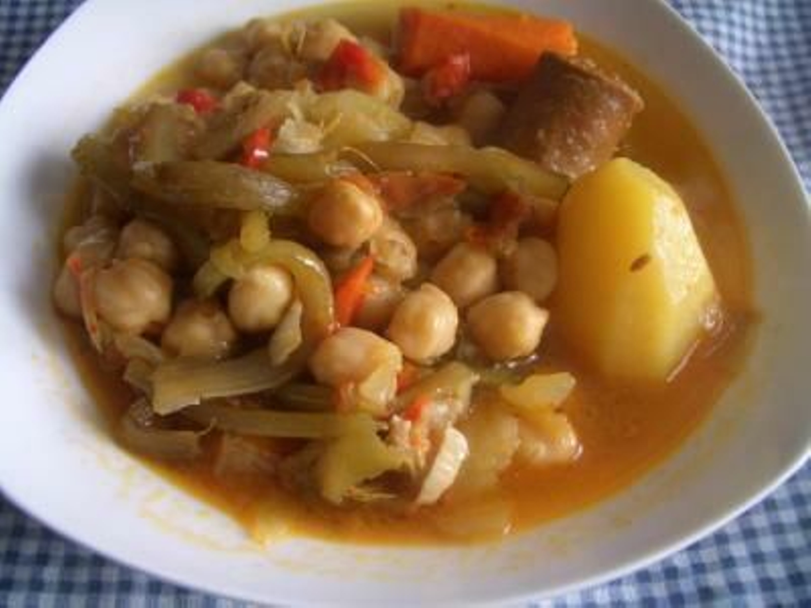 Garbanzos con tagarnina y chorizo. Garbanzos con tagarnina y chorizo.