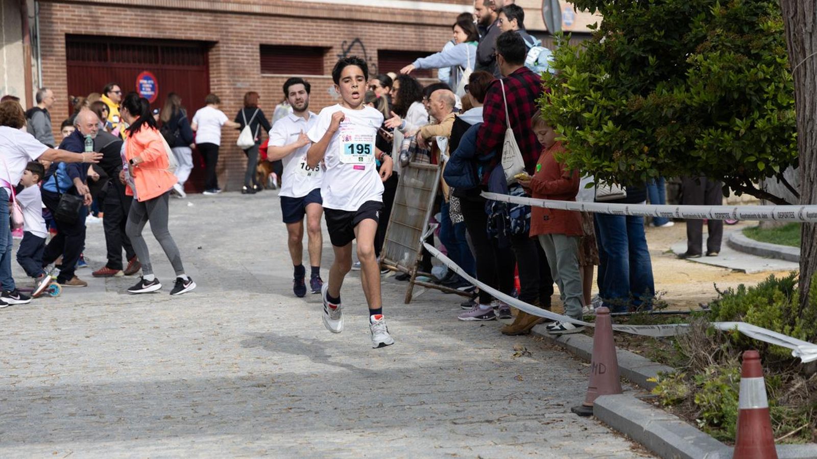Más de 2.100 participantes corren para promover la salud en Jaén, en imágenes (1)