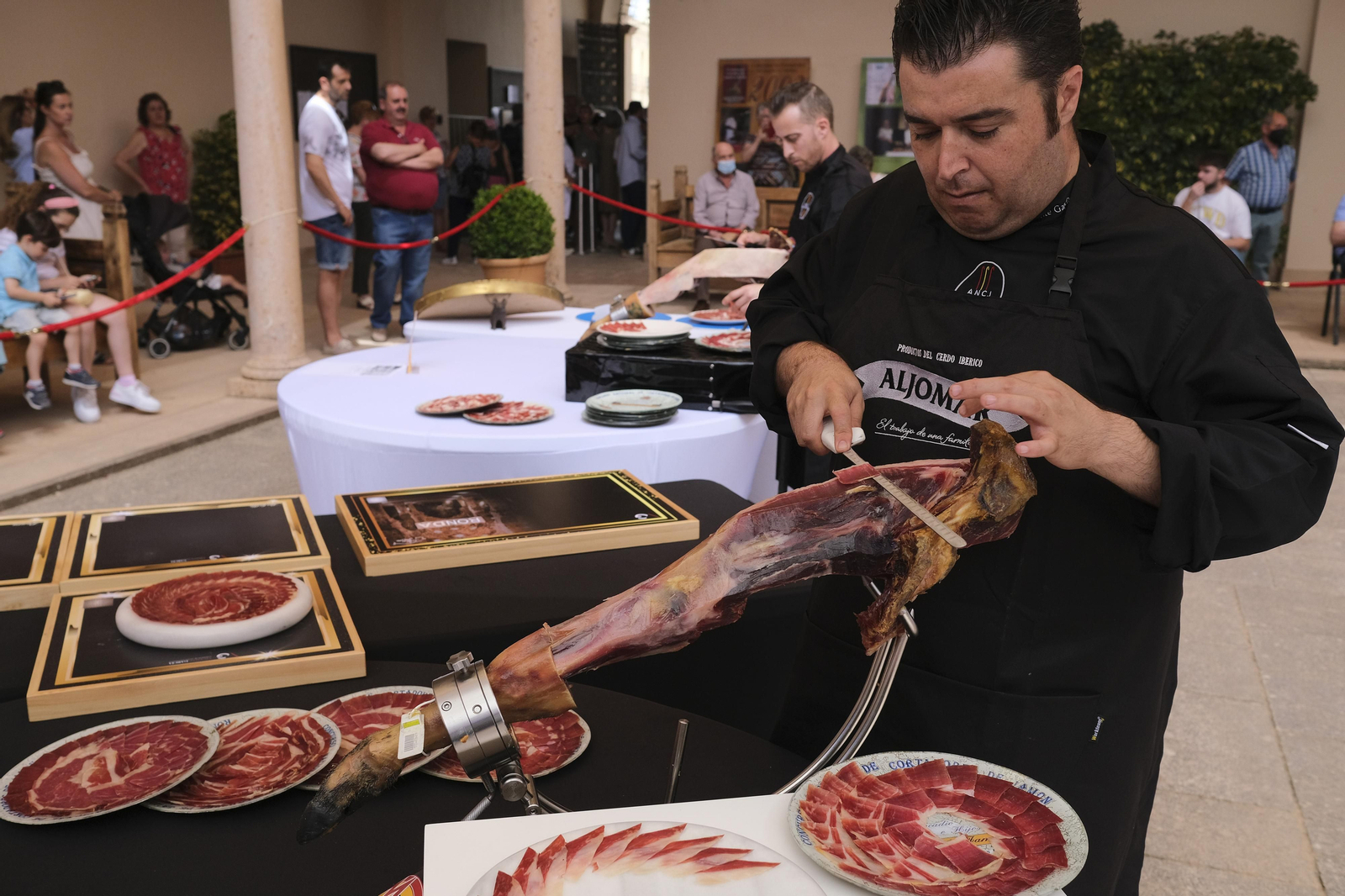Concurso nacional de cortadores de jamón de Ronda, en fotos.