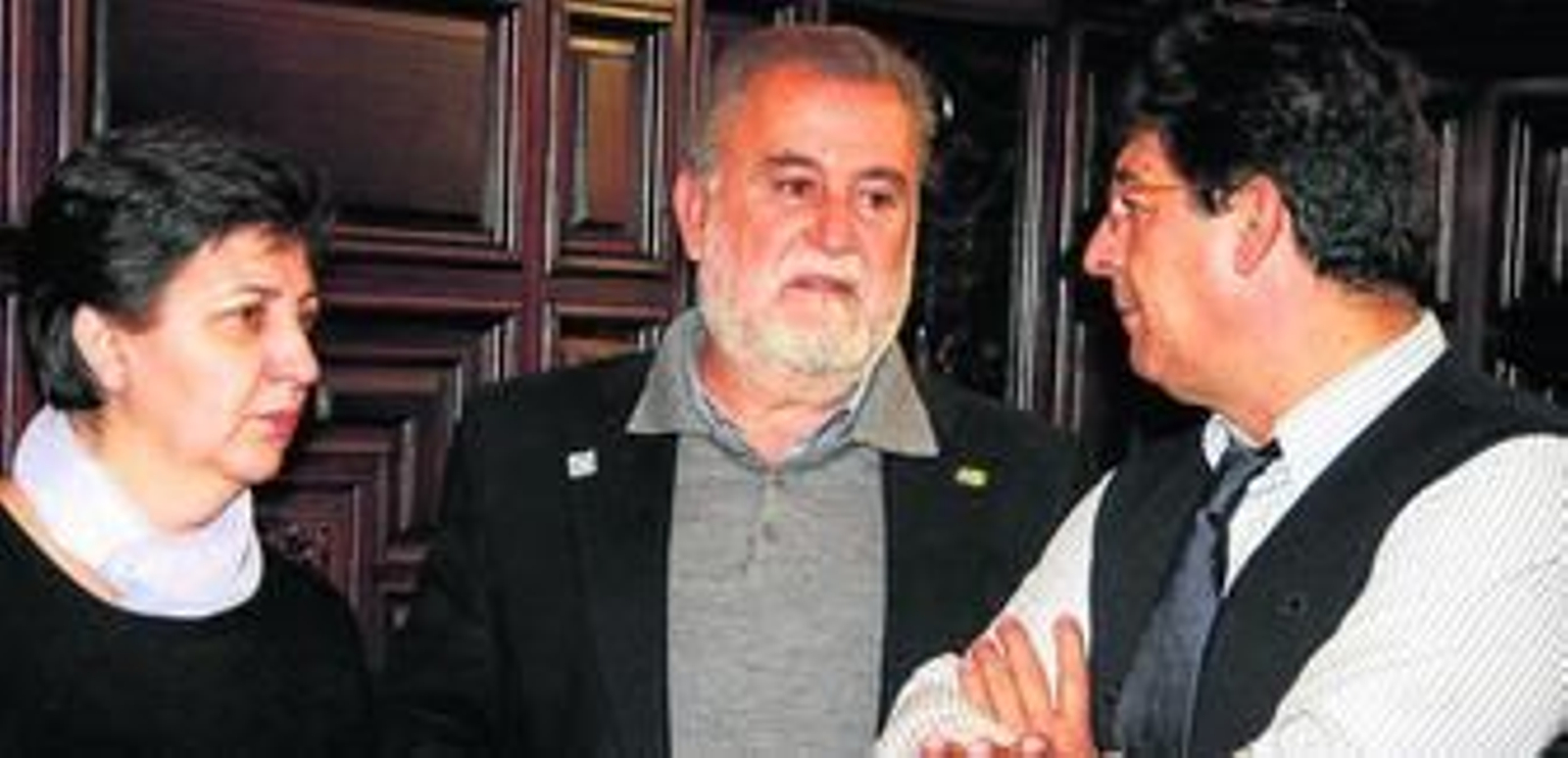 Torrijos y Valderas, ayer, escoltados por miembros del grupo municipal y parlamentario.