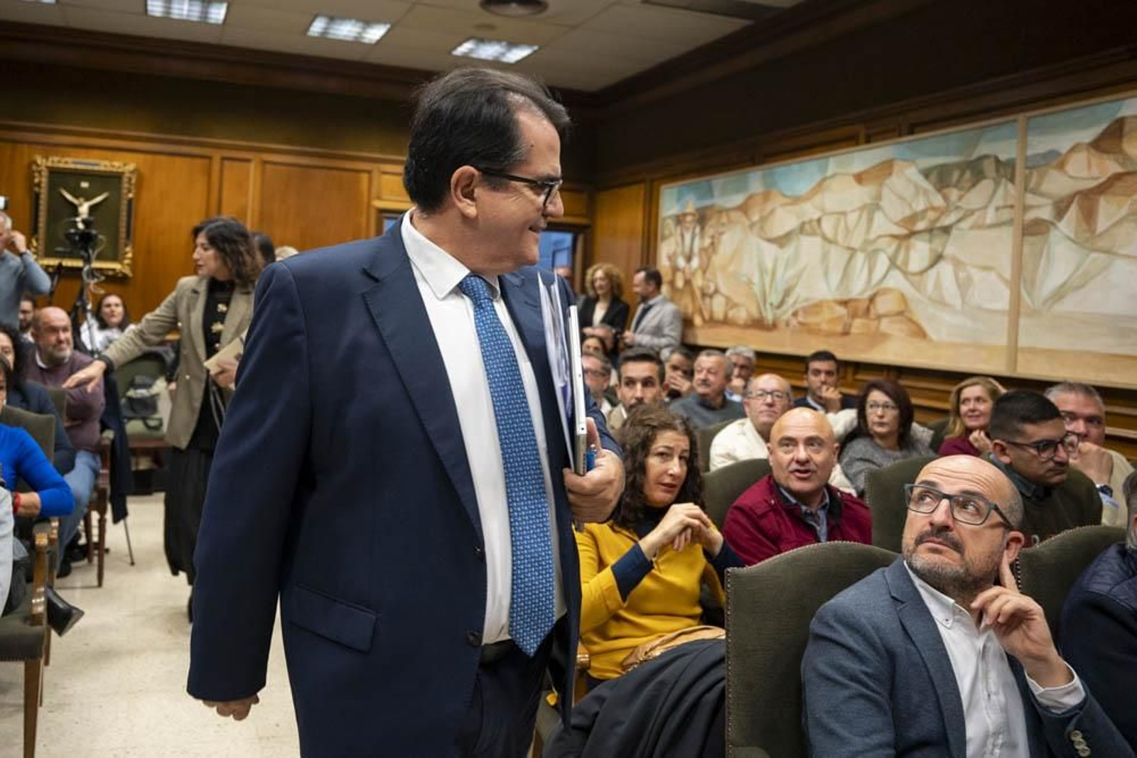 Las imágenes del primer pleno en Diputación sin Javier Aureliano García