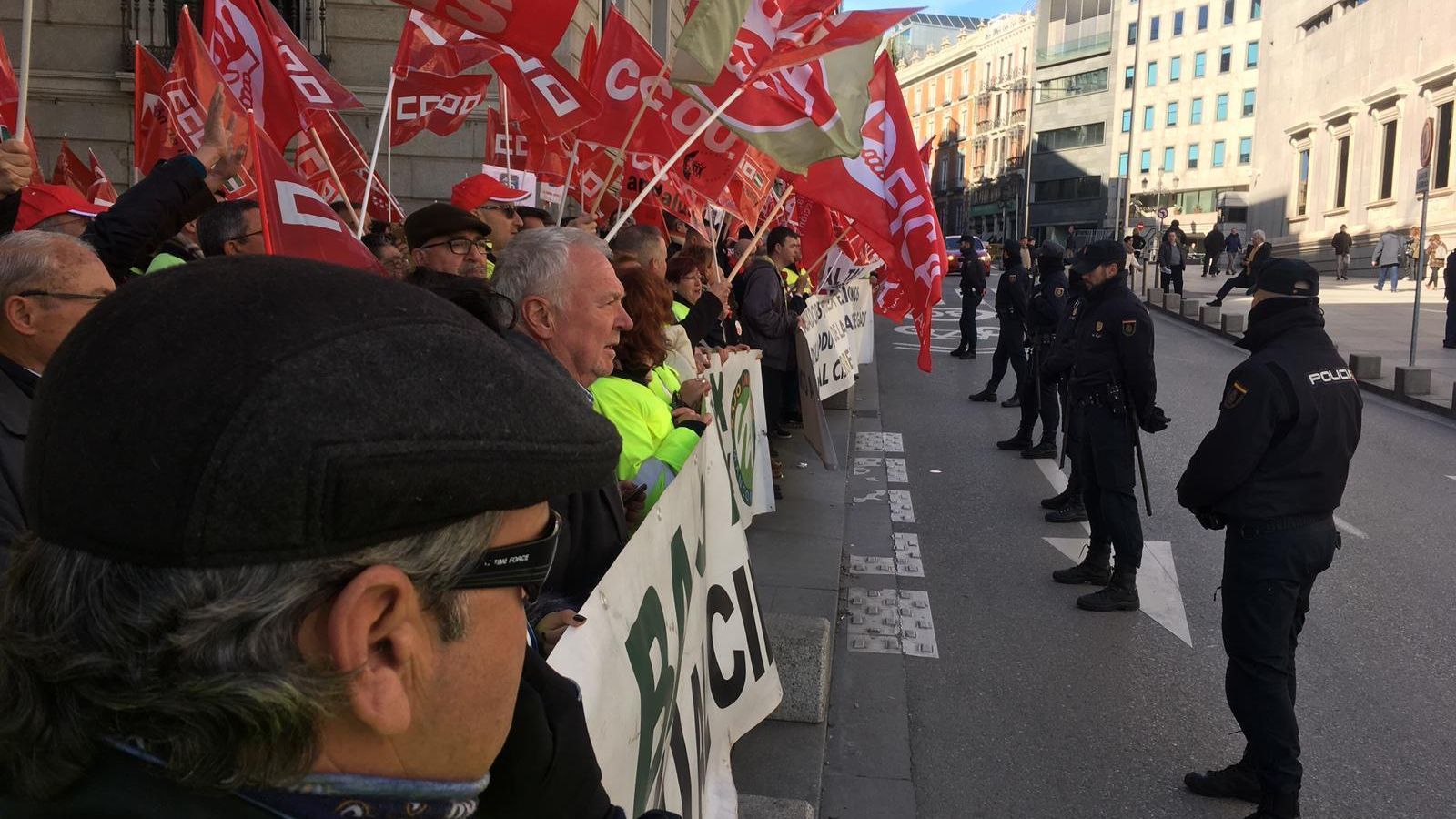 Los trabajadores se han manifestado en la sede de la Embajada de México.