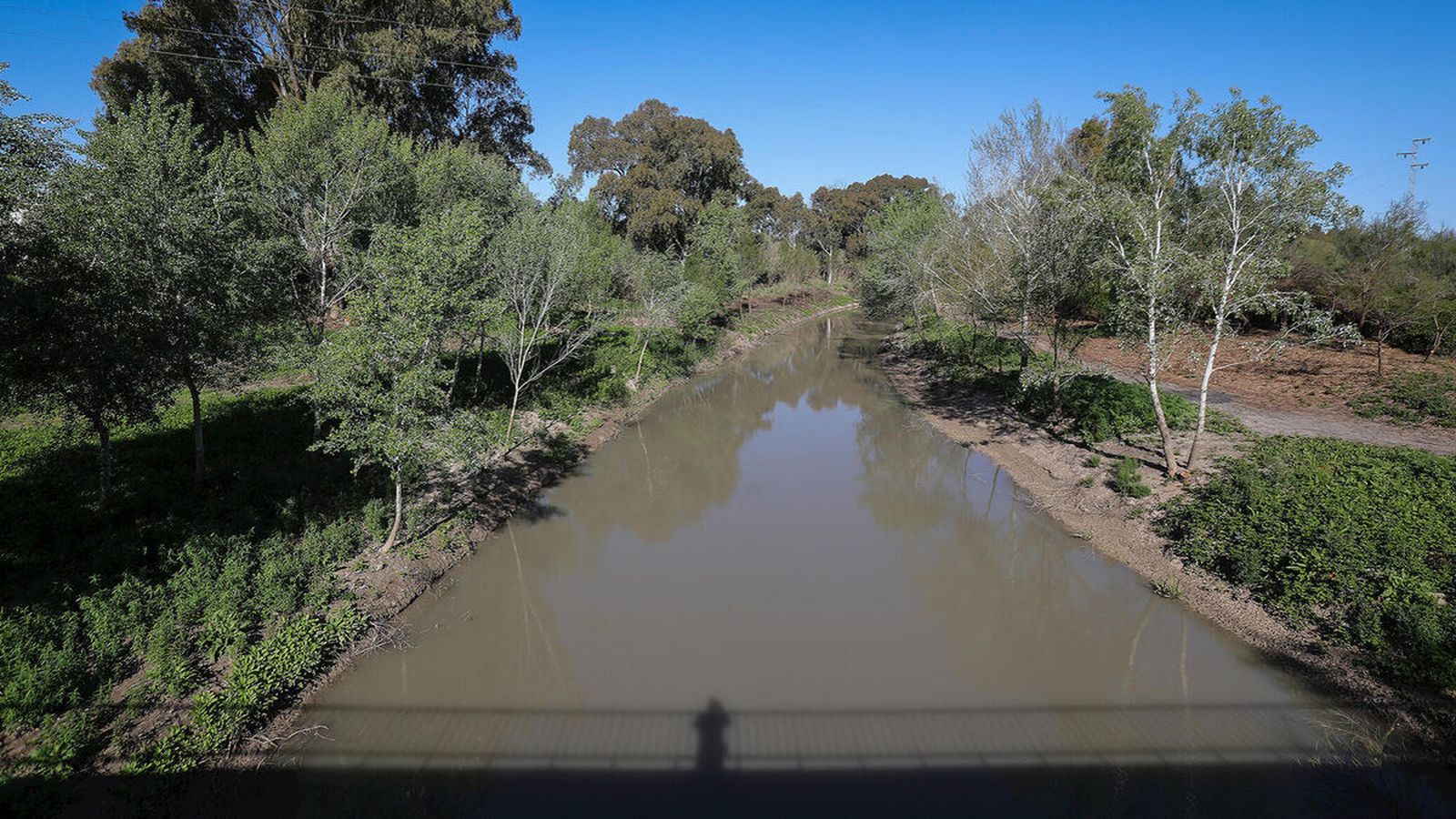 El río Guadalete a su paso junto al puente de La Greduela
