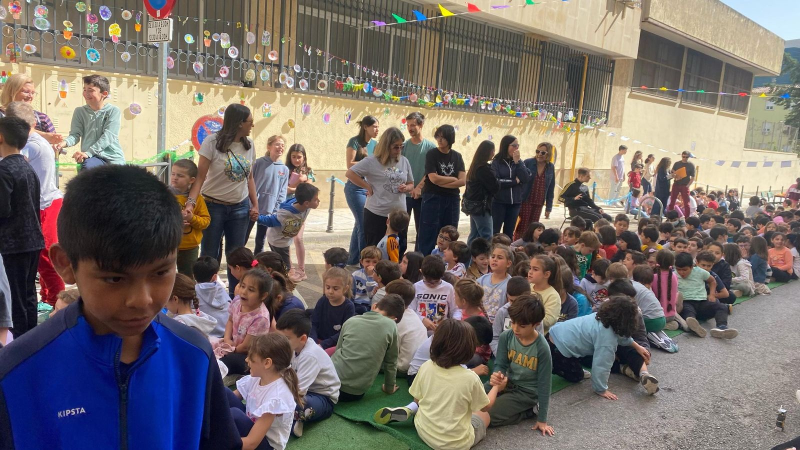 Una iniciativa para tener calles seguras libres de tráfico junto a los colegios en Jaén