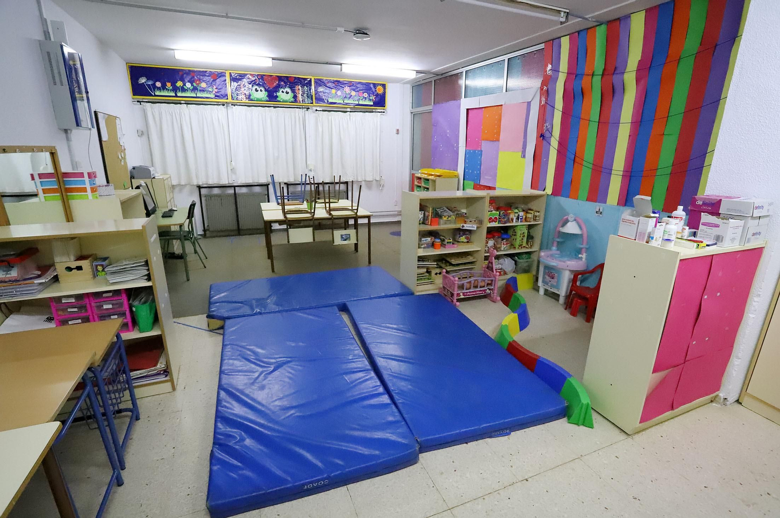 Imágenes de los evacuados de  Almonaster acogidos en Cortegana por el incendio