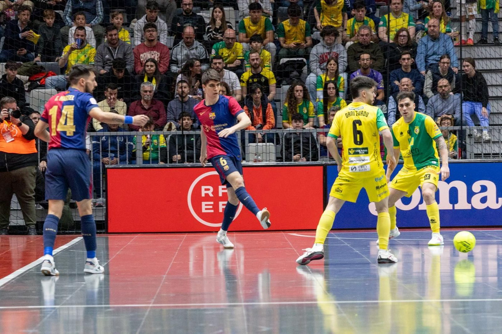 El éxtasis de la victoria copera del Jaén Paraíso Interior FS sobre el Barça, en imágenes