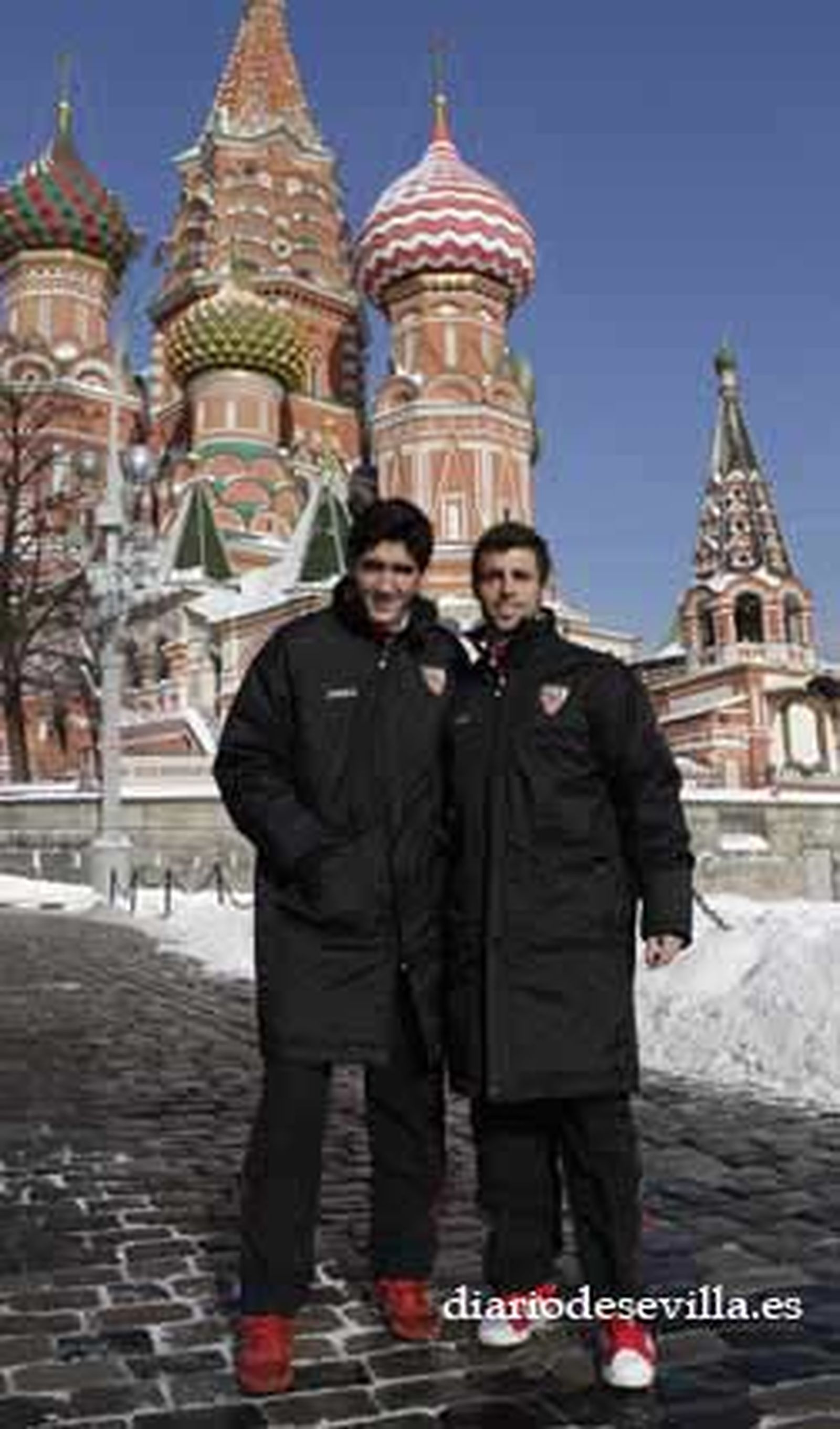 Los canteranos José Carlos y Rodri posan con la Plaza Roja al fondo. 

Foto: Antonio Pizarro