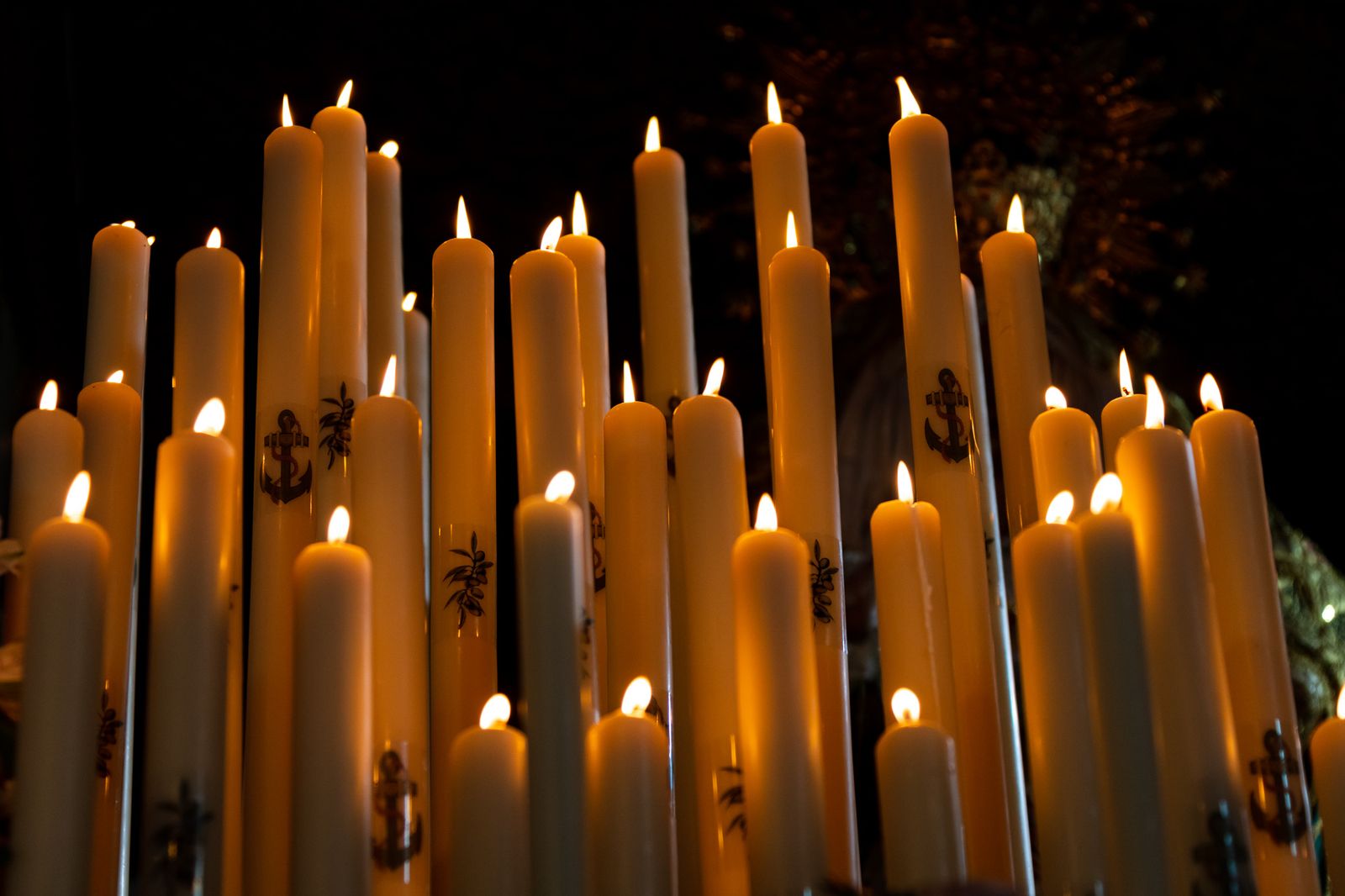 Martes Santo en Villanueva de Córdoba: La procesión del Amarrado y la Esperanza, en imágenes