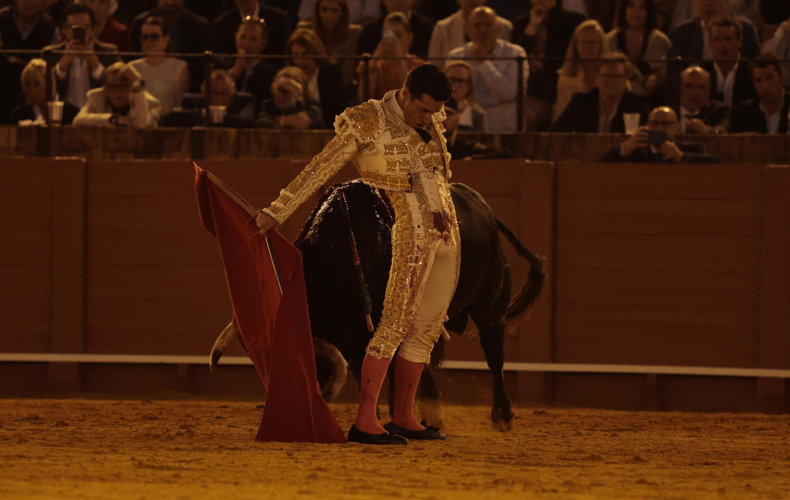 Las imágenes de los toros en Sevilla con Morante de la Puebla, José María Manzanares y Talavante