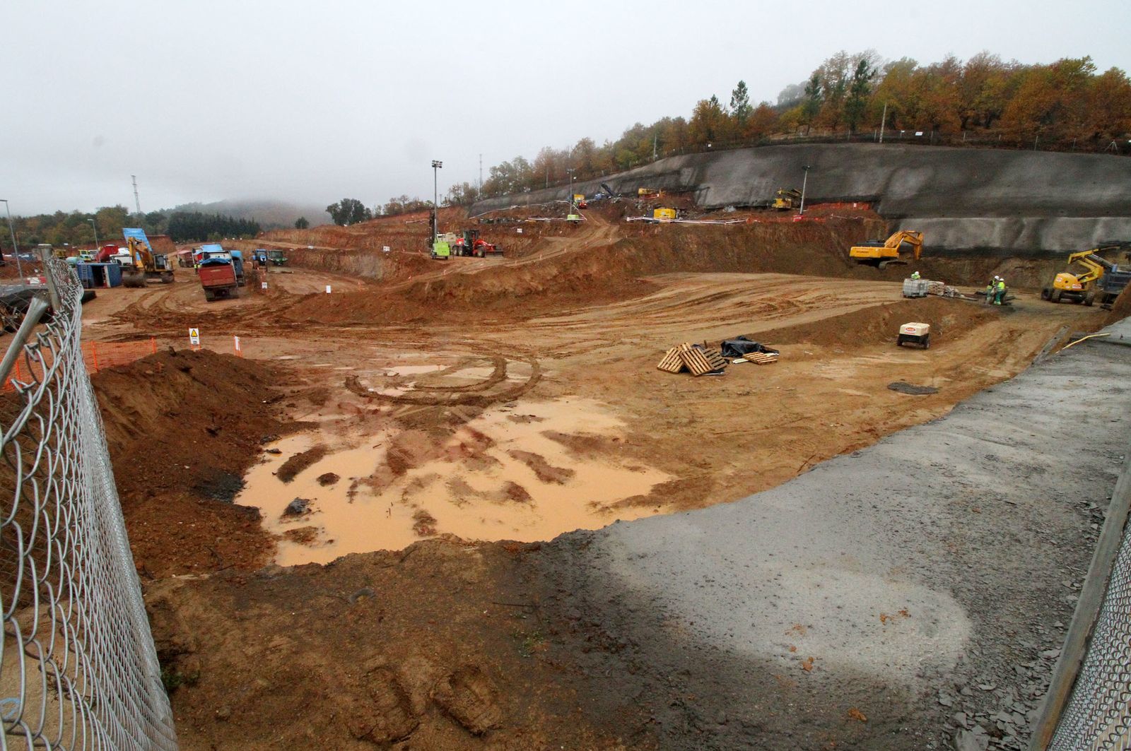 Imágenes de la colocación de la primera piedra de la planta de ElPozo en Jabugo.