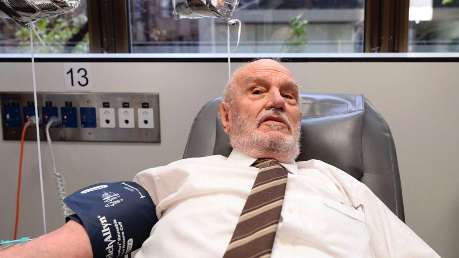 Muere James Harrison, "el hombre del brazo de oro" que salvó con su sangre a más de 2 millones de bebés