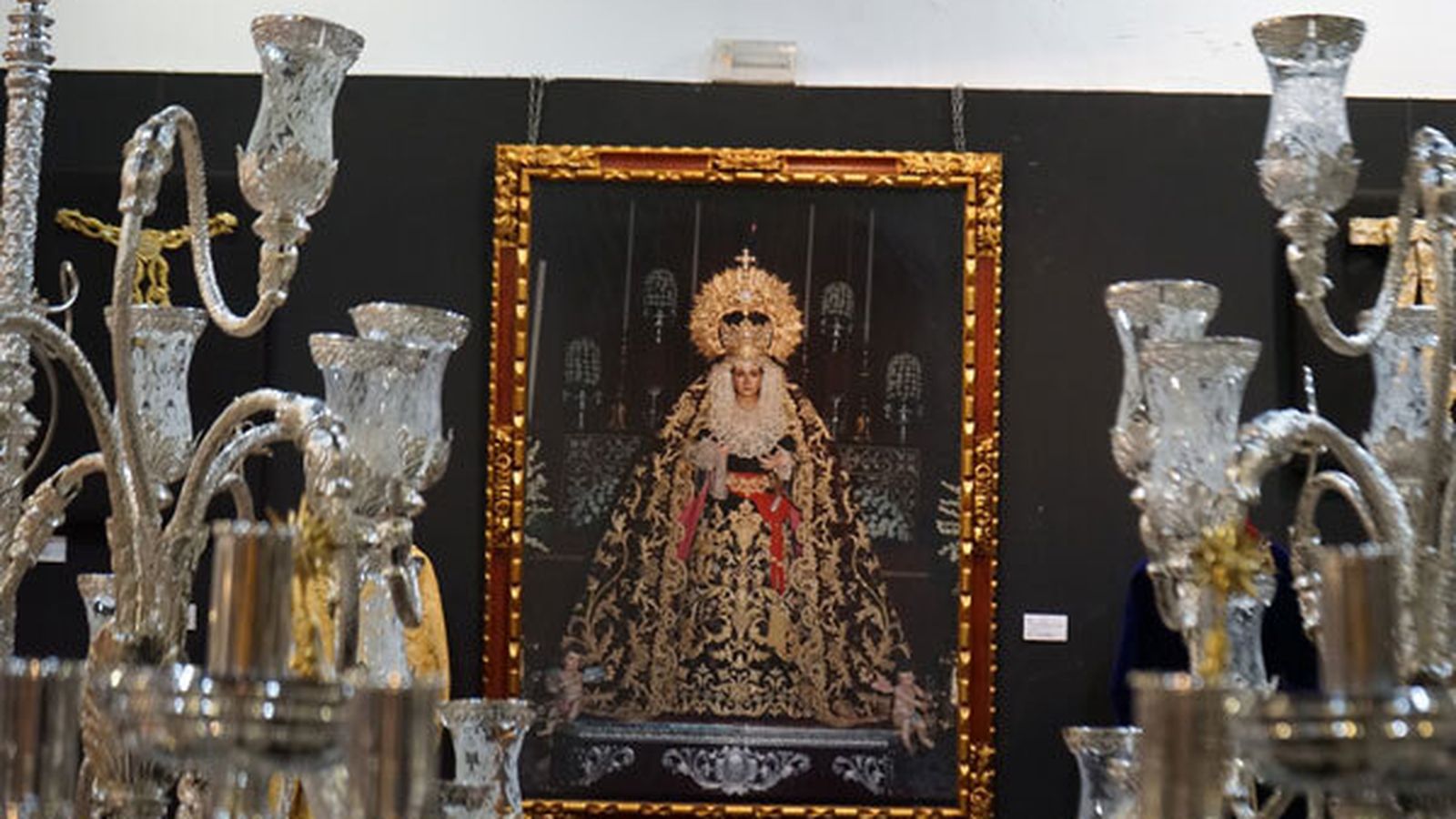 Detalle de los guardabrisas de cola de la Vera Cruz de Salteras