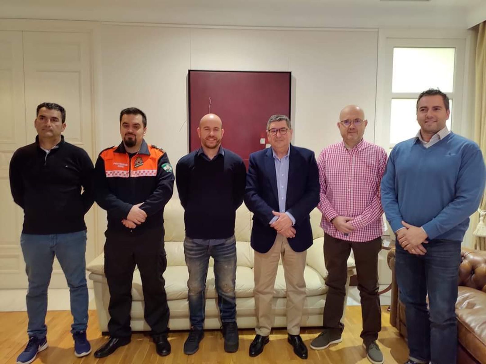 El alcalde y el teniente alcalde junto a los los Escudos de Oro de Vélez - Malaga 2019