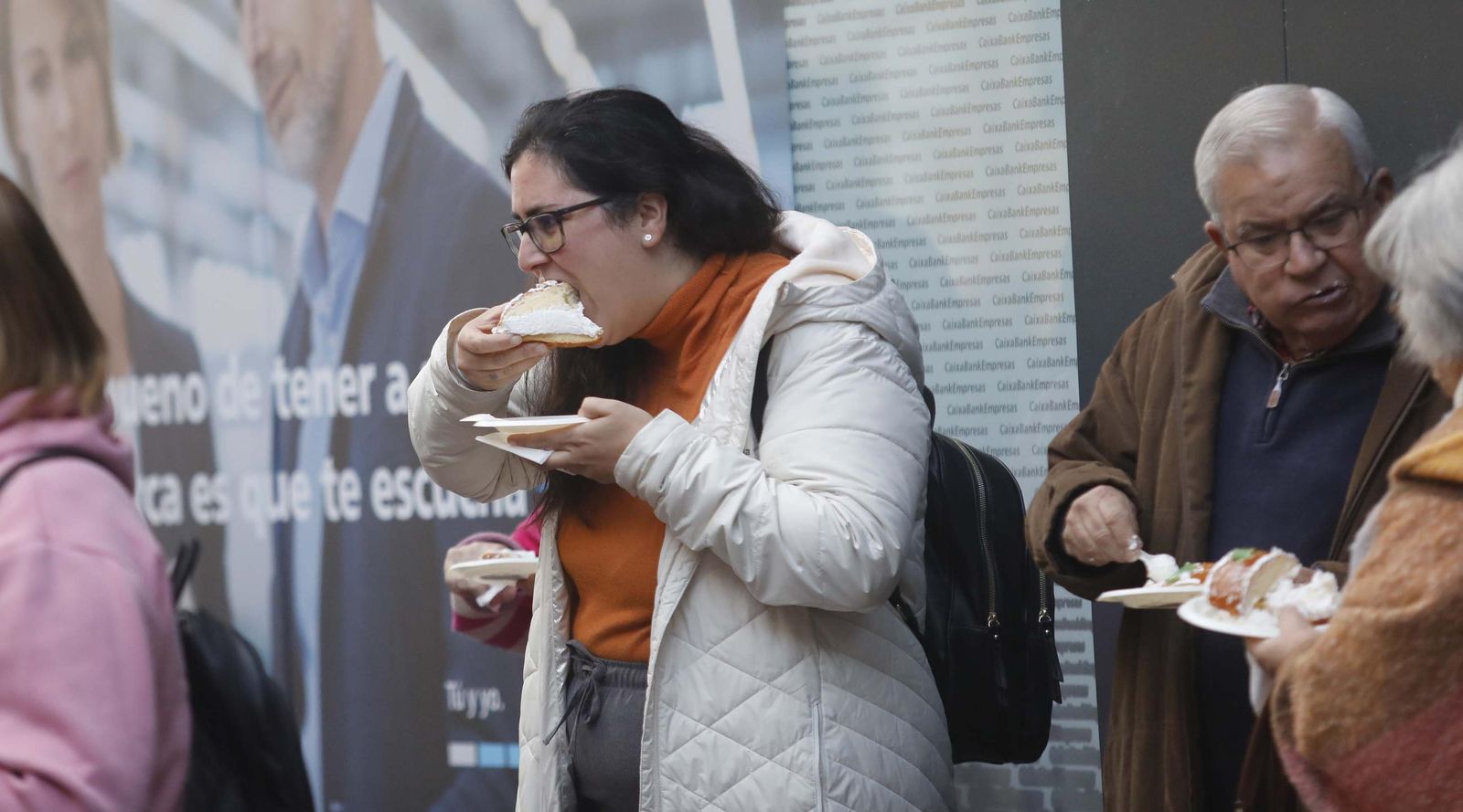 Fotos del roscón de Reyes solidario de Apymeal en Algeciras