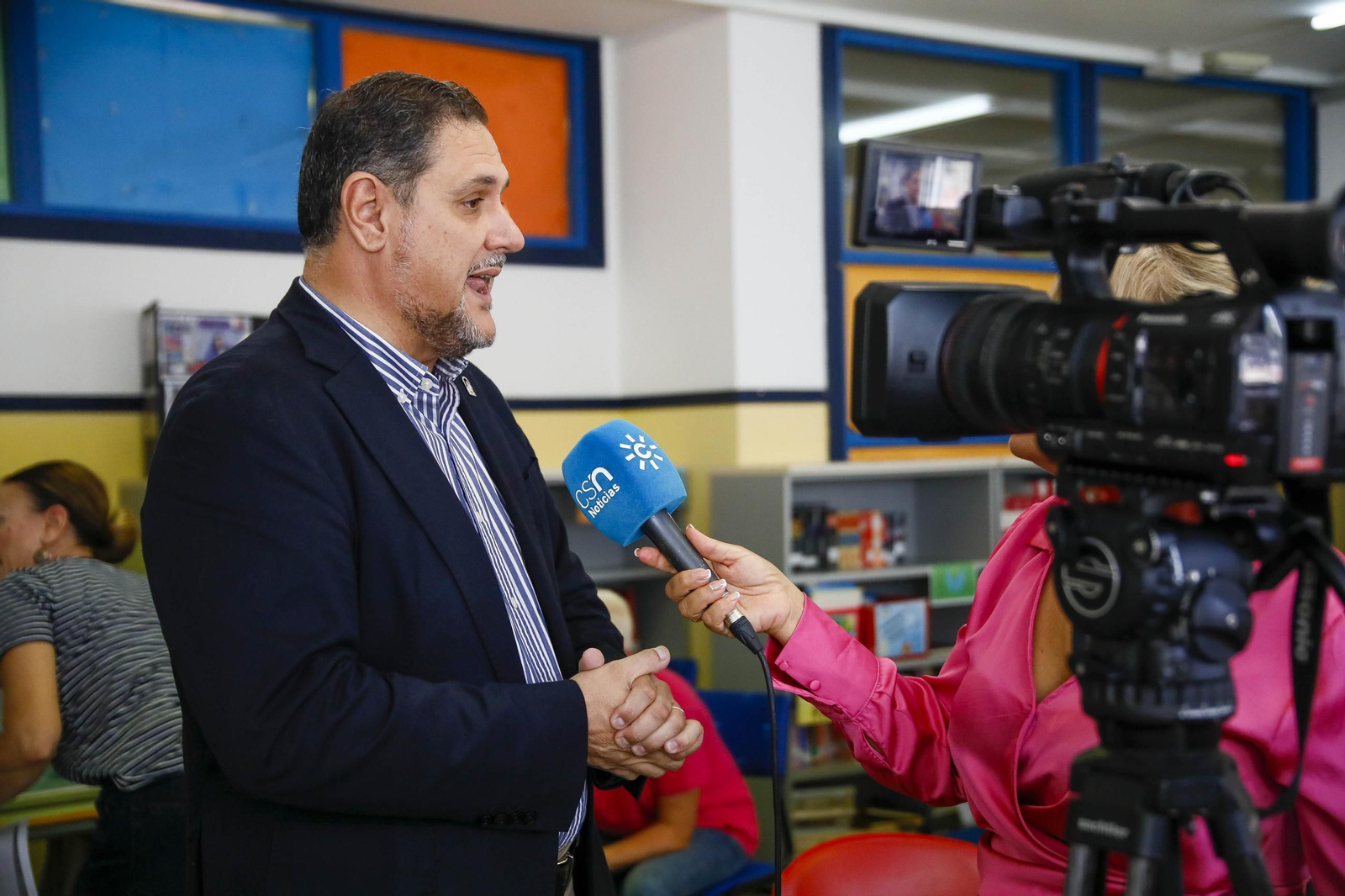 Las imágenes de la campaña de vacunación antigripal a los niños en el CEIP Adela Díaz de Almería