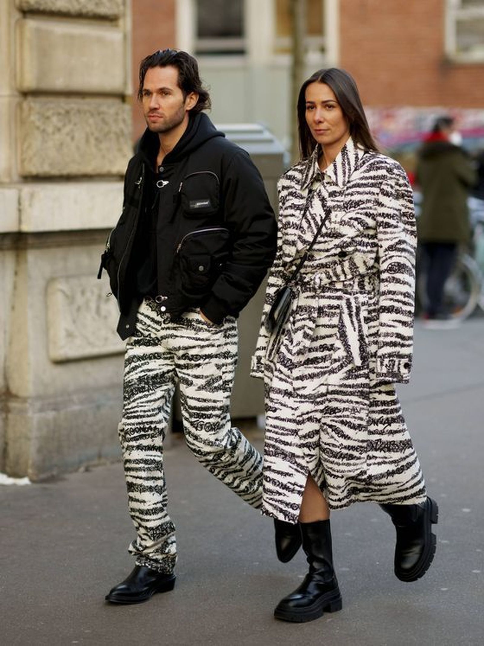 El estampado tigre se lleva en ropa masculina y femenina. Para todos los géneros.