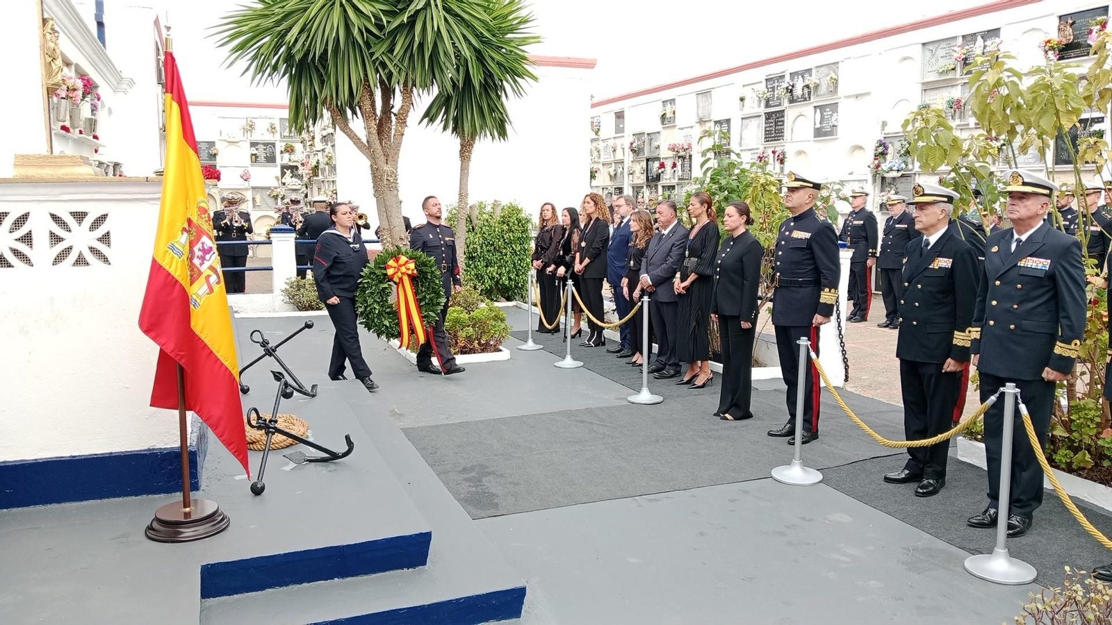 Día de los Difuntos en San Fernando: Las imágenes del responso de la Armada en el cementerio por los caídos