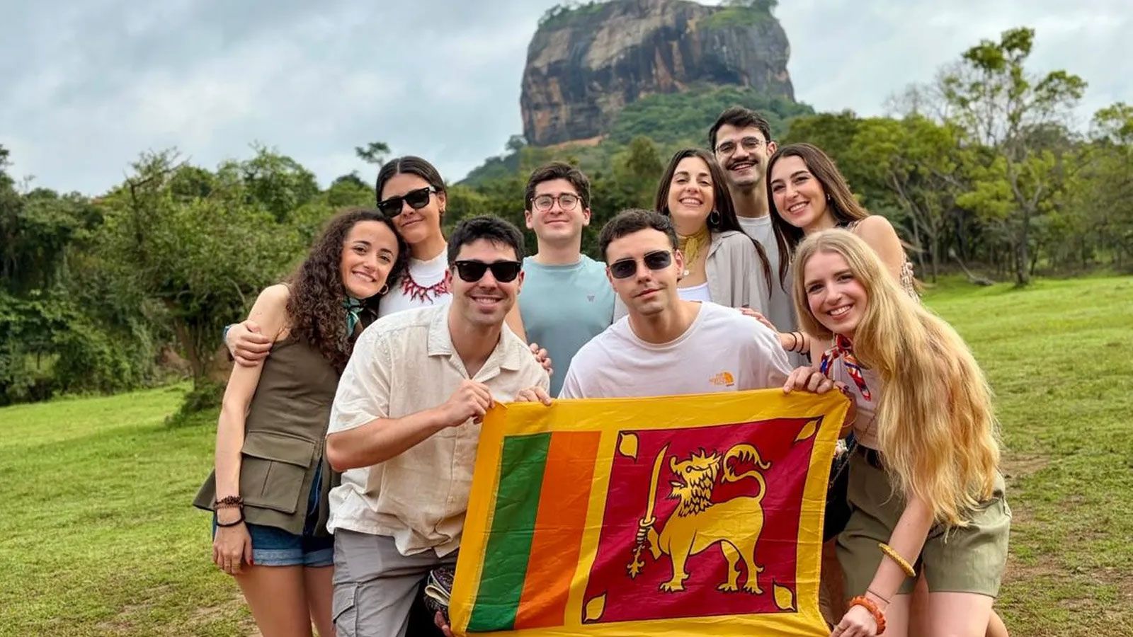 El grupo de estudiantes MIR atrapados en Sri Lanka por la guerra en Irán.