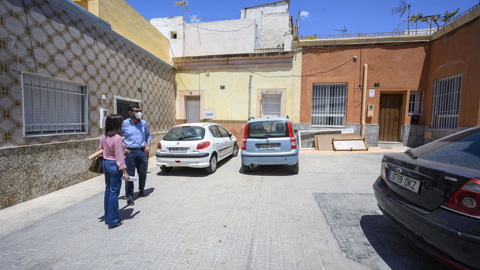 Visita del alcalde y la concejal de Servicios Municipales a las plazas objeto del plan
