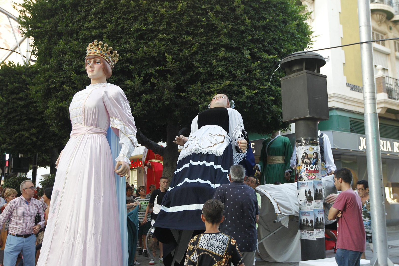 Fotogalería gigantes y cabezudos. Feria de Almería 2019