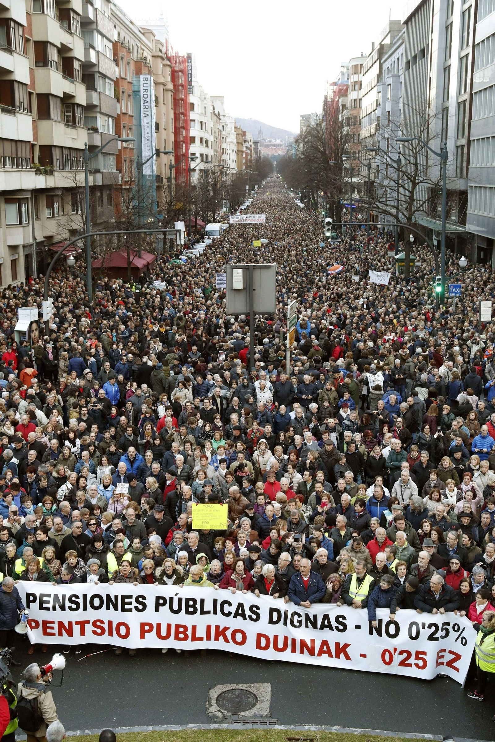 Imagen aérea de la manifestación celebrada ayer en Bilbao.