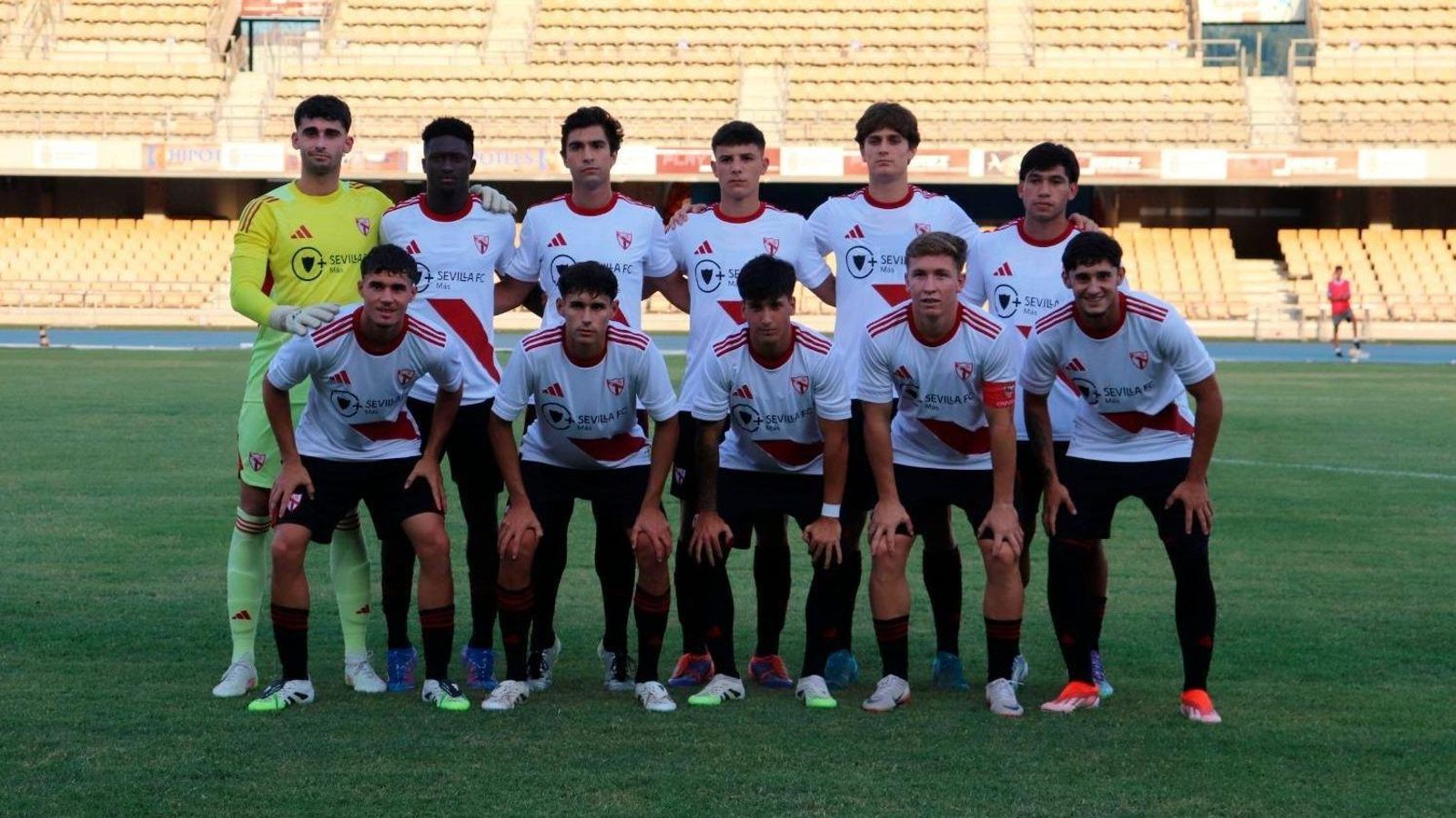 El Sevilla Atlético, de Primera RFEF, es el rival de este jueves del Xerez CD en Arcos.