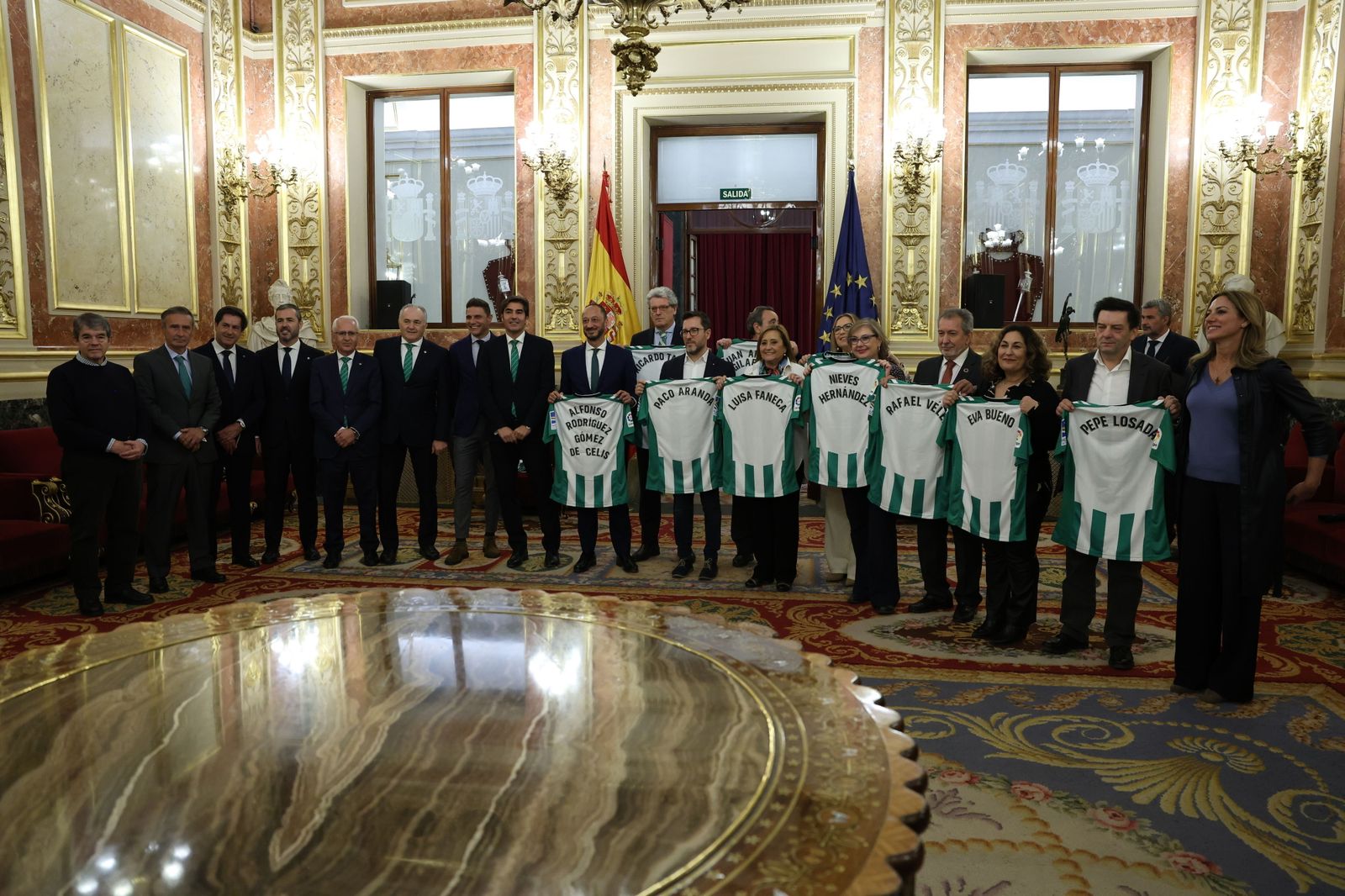 Las imágenes del recibimiento al Real Betis en el Congreso de los Diputados