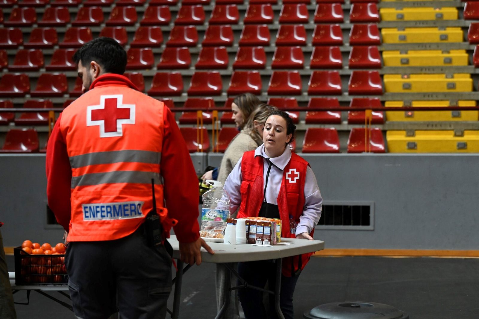 Decenas de desalojados de Córdoba por la crecida del Guadalquivir mantienen la incertidumbre desde Vista Alegre