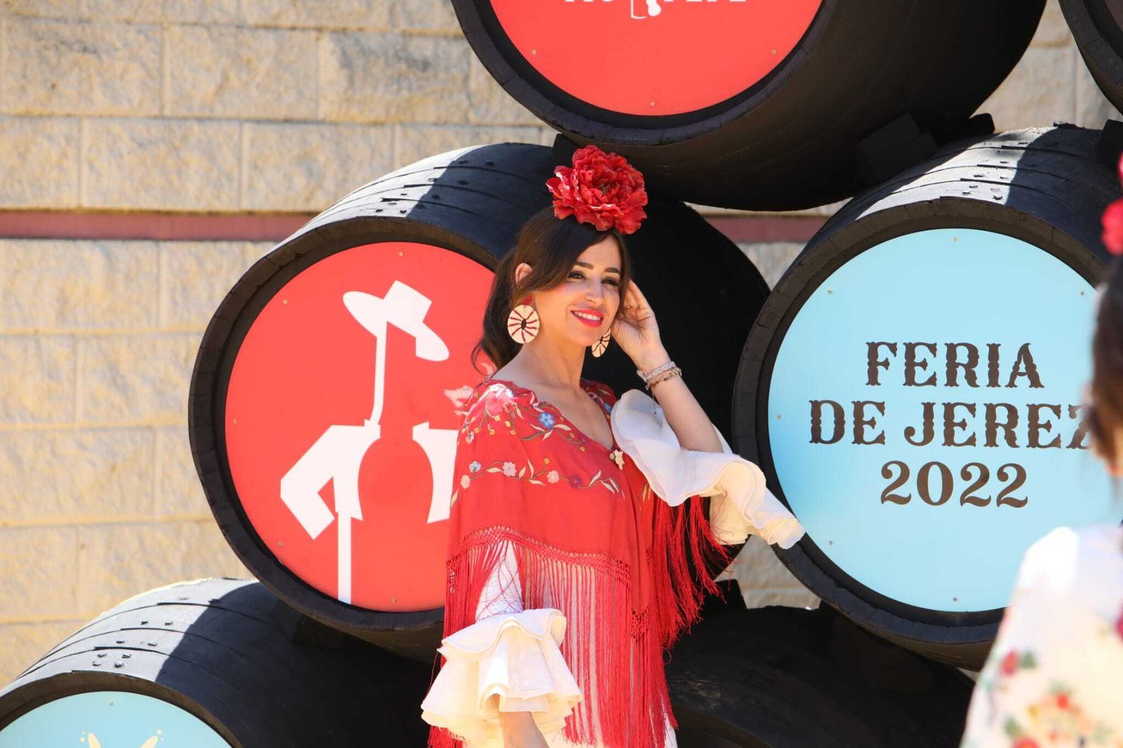 Una chica vestida con traje de gitana en la Feria de Jerez
