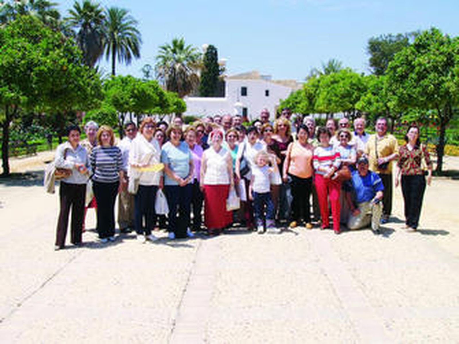 Familiares y afectados de artritis reumatoide en una aexcursión a La Rábida.