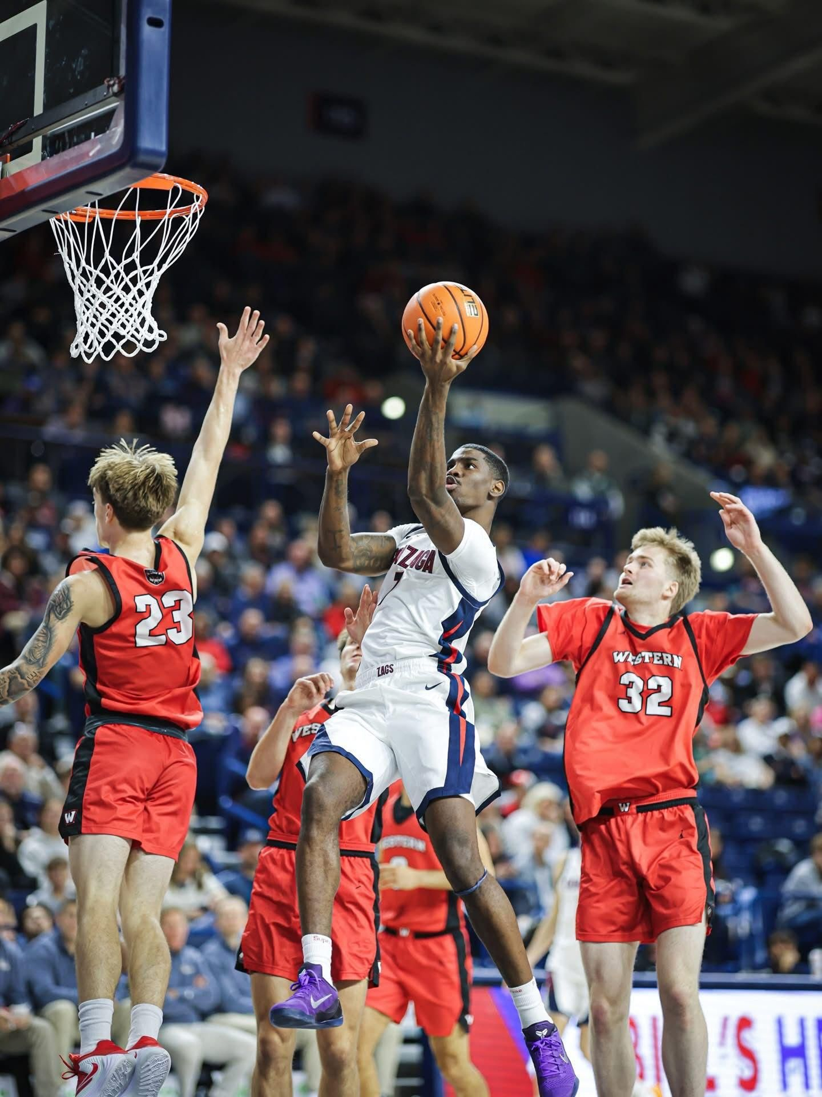 Mario Saint-Supéry deja destellos en su segundo partido con Gonzaga