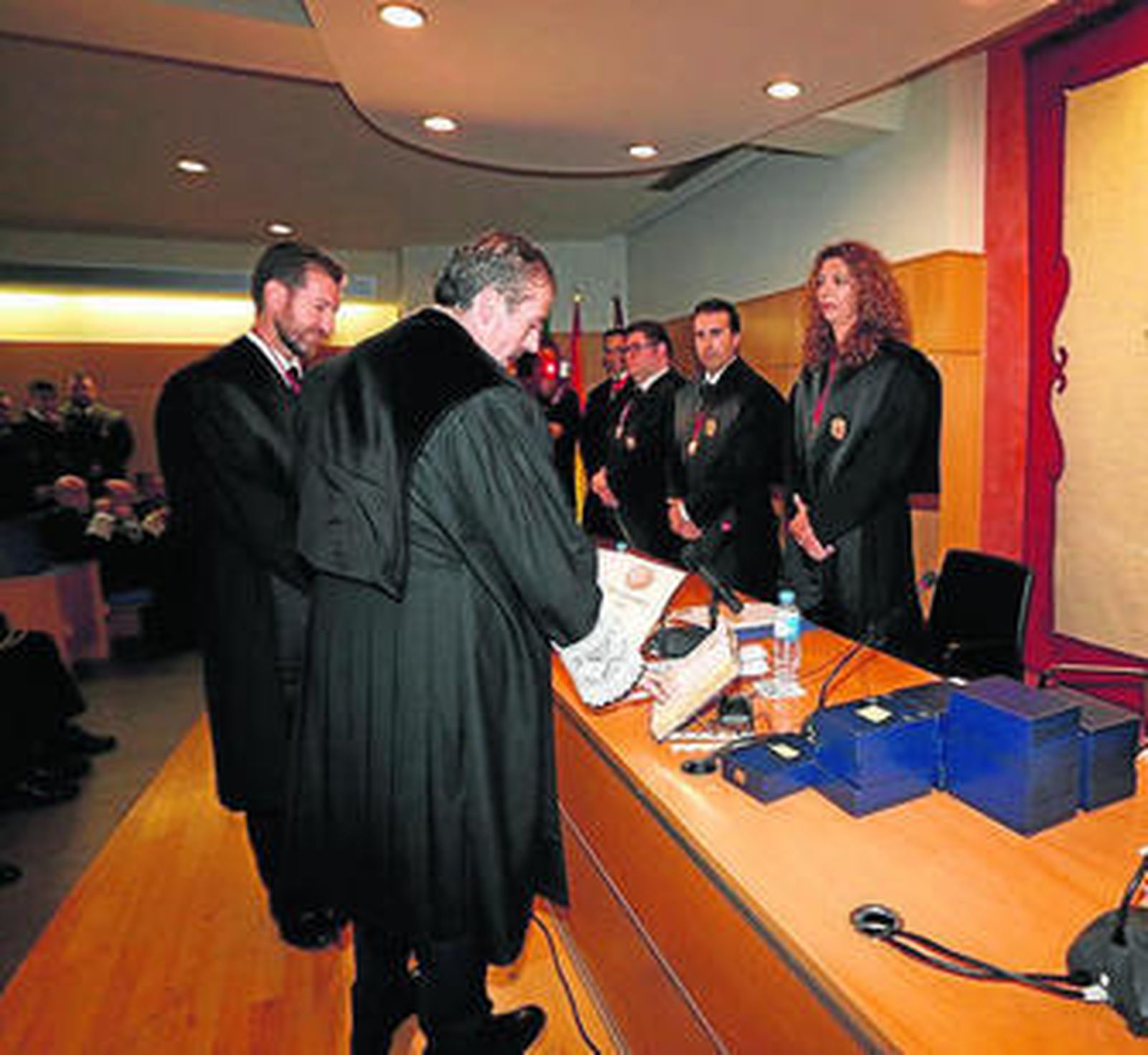 Toma de posesión de Lara como decano del Colegio de Abogados, ayer.